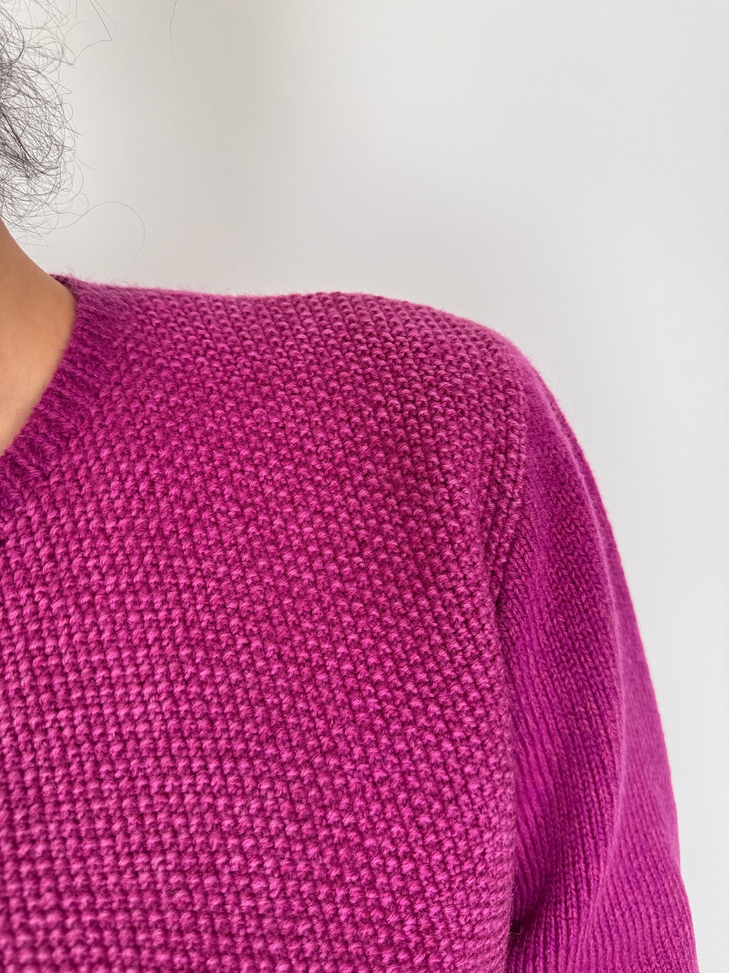 Cardigan magenta cu Barbie pink din lana extrafina de gramaj mare