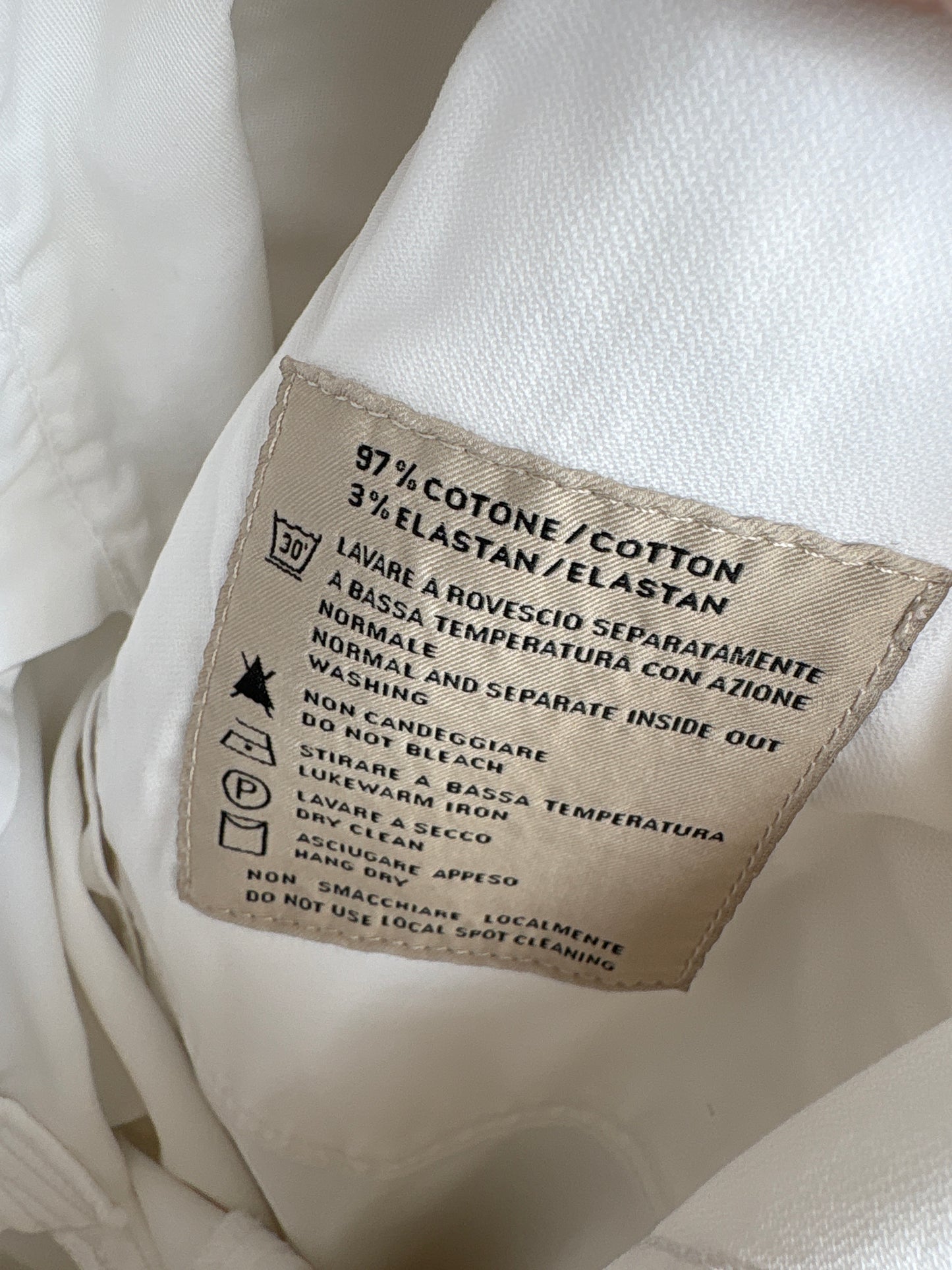Pantaloni Burberry petite din canvas ultra confort în croi clasic atemporal