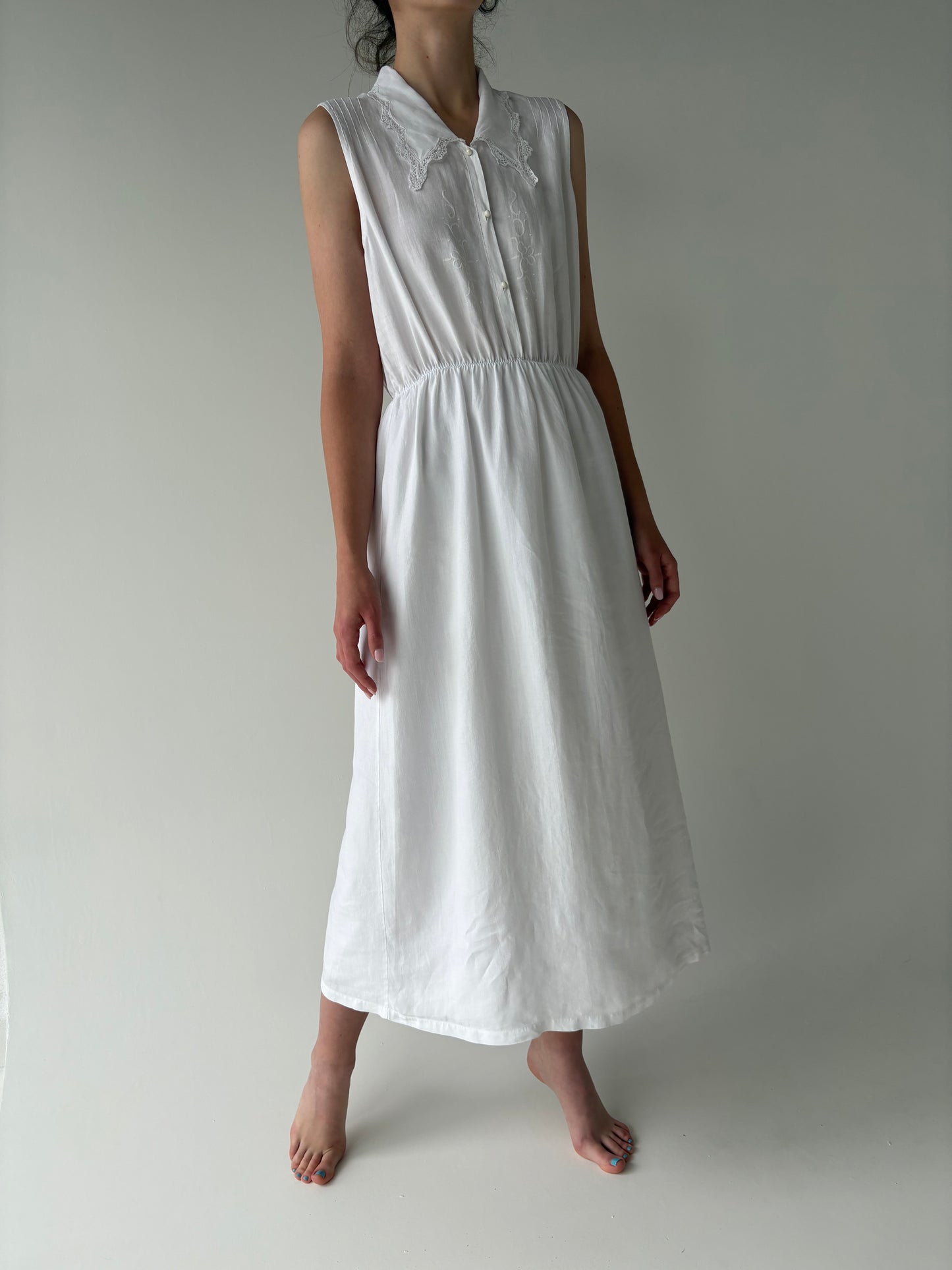 Rochie vintage din in moale cu broderie manuală și dantelă macrame