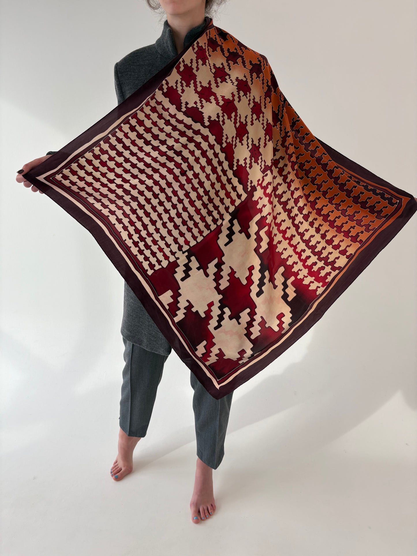 Eșarfă vintage cu print pied de coq burgundy și camel din mătase naturală