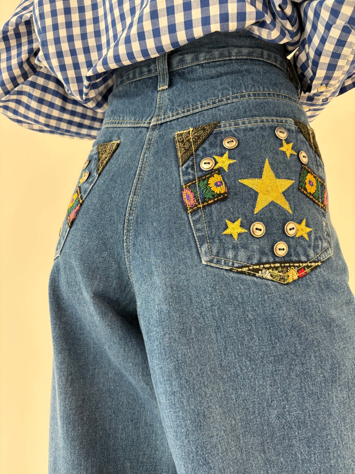 Jeanși vintage mom fit cu talie ultra înaltă classic wash și broderie