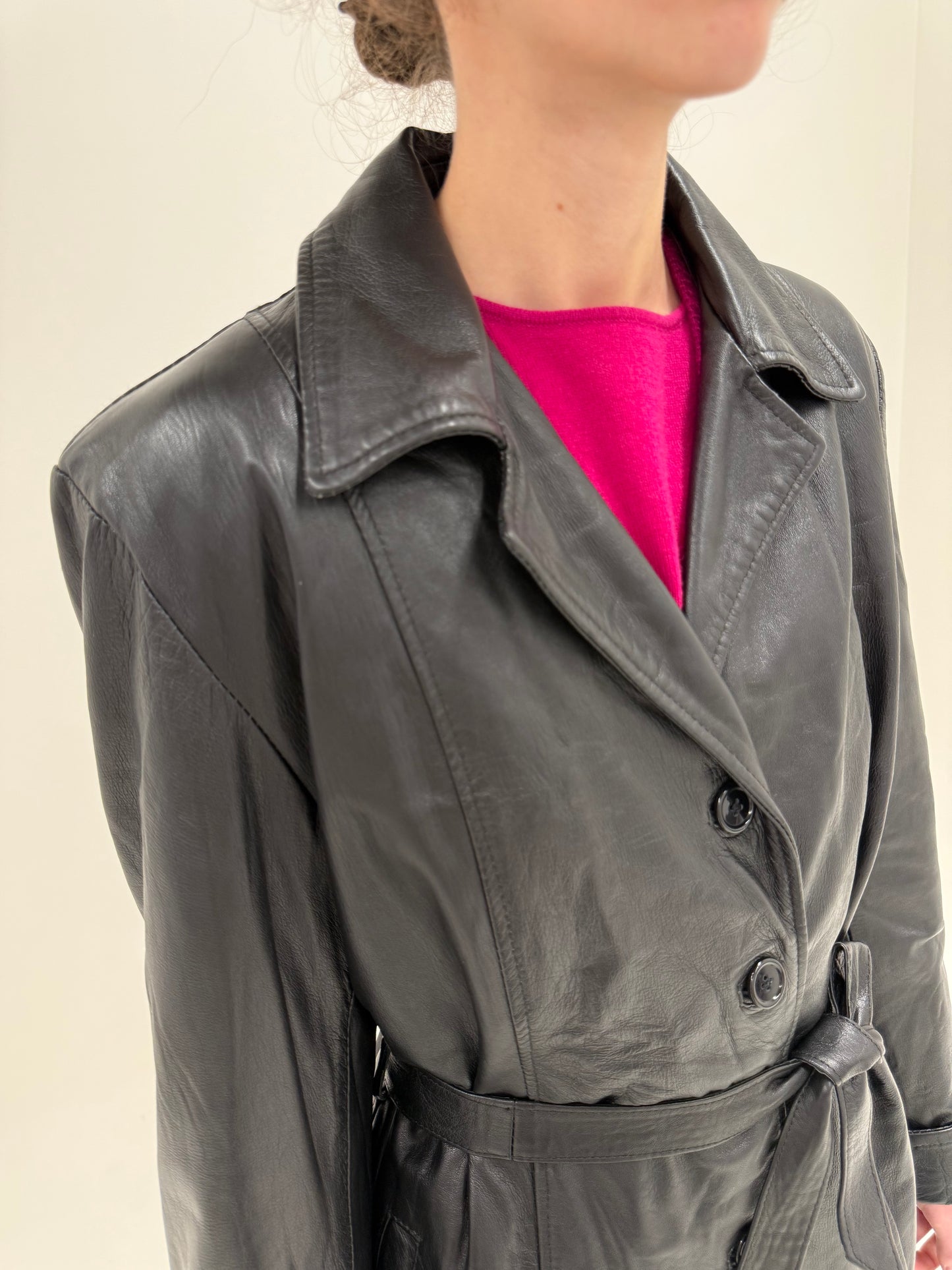 Trench vintage italian negru din piele naturală extrem de moale cu talie marcată