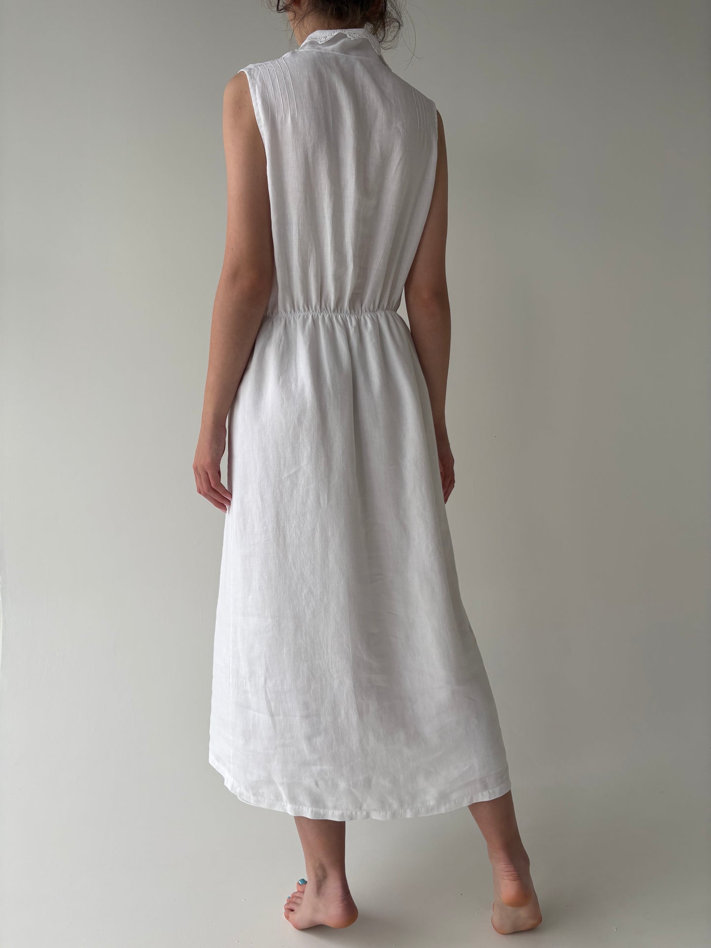Rochie vintage din in moale cu broderie manuală și dantelă macrame