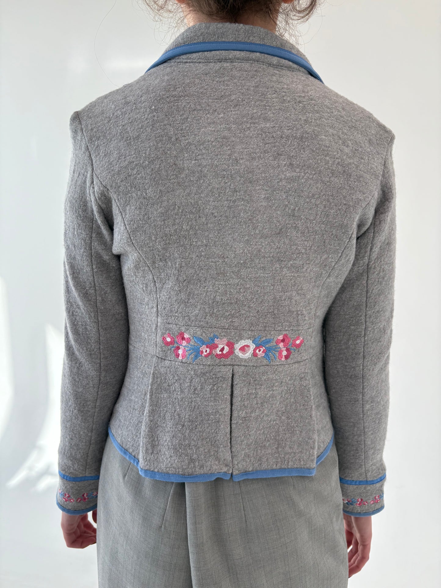 Sacou vintage cambrat și inserții baby Blue și powder pink din lana extrafina