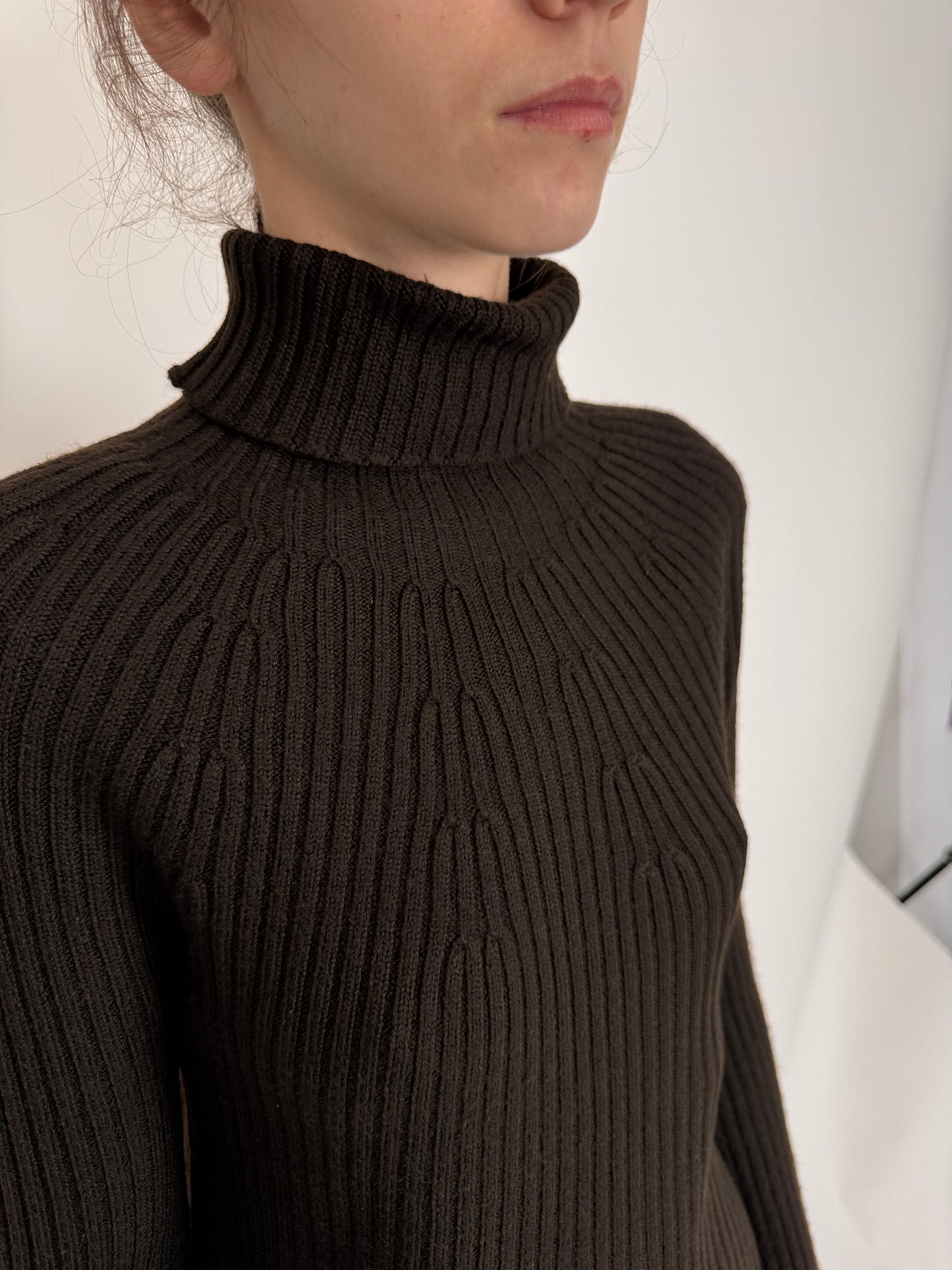 Maleta ribbed din lana merino extrafina dark chocolate brown