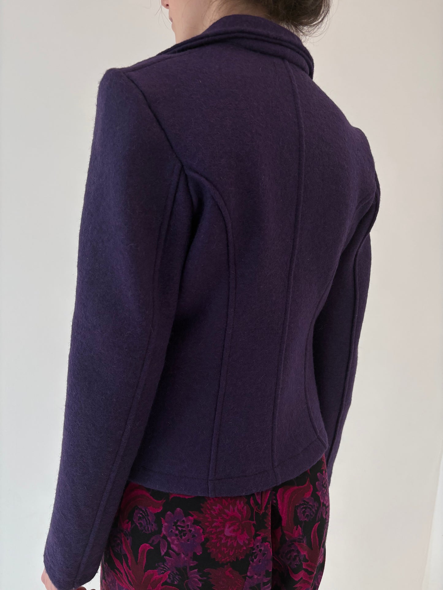 Sacou cambrat aubergine din boiled wool