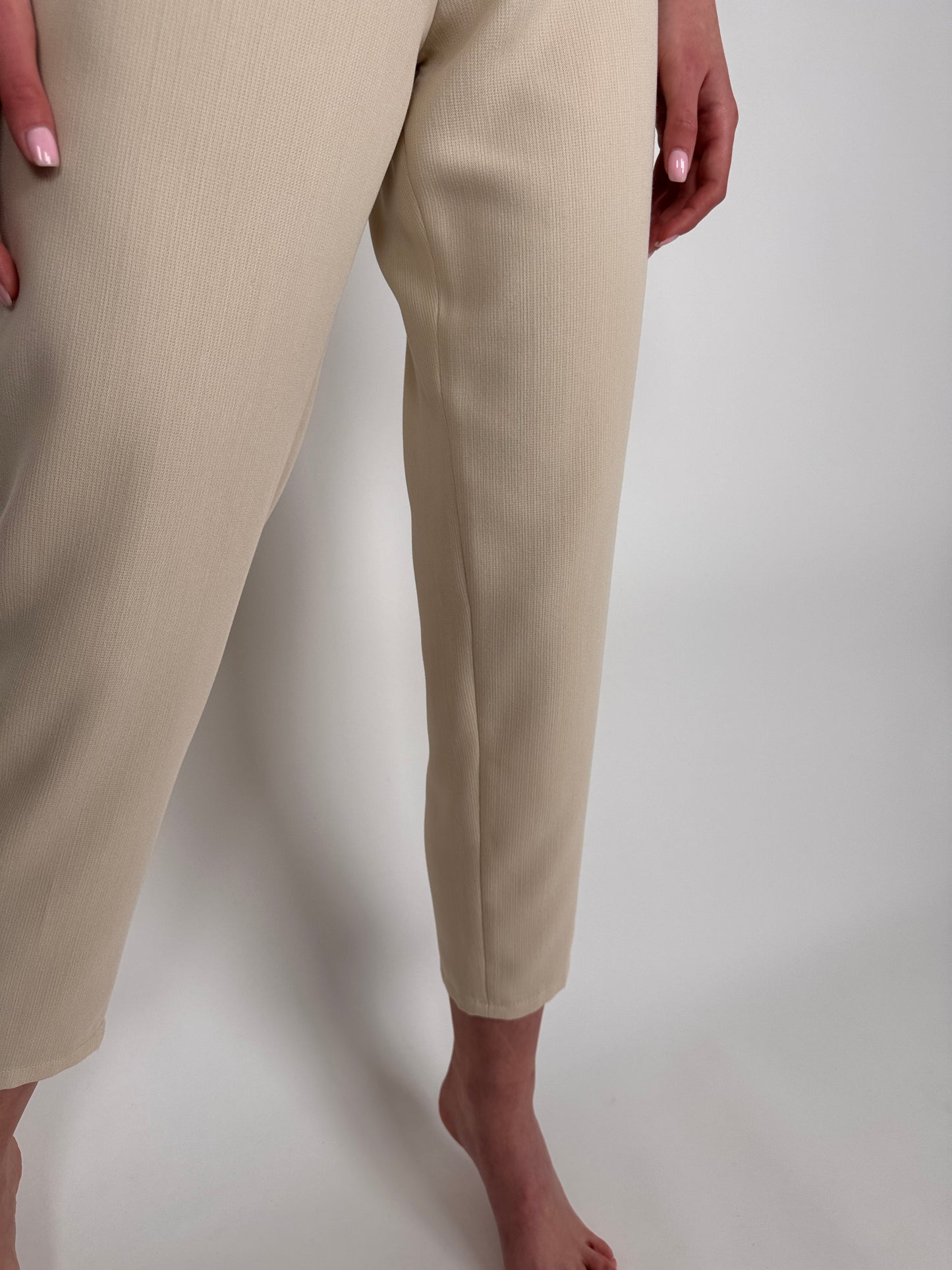Pantaloni țigaretă linen nude cu talie ultra înaltă marcată