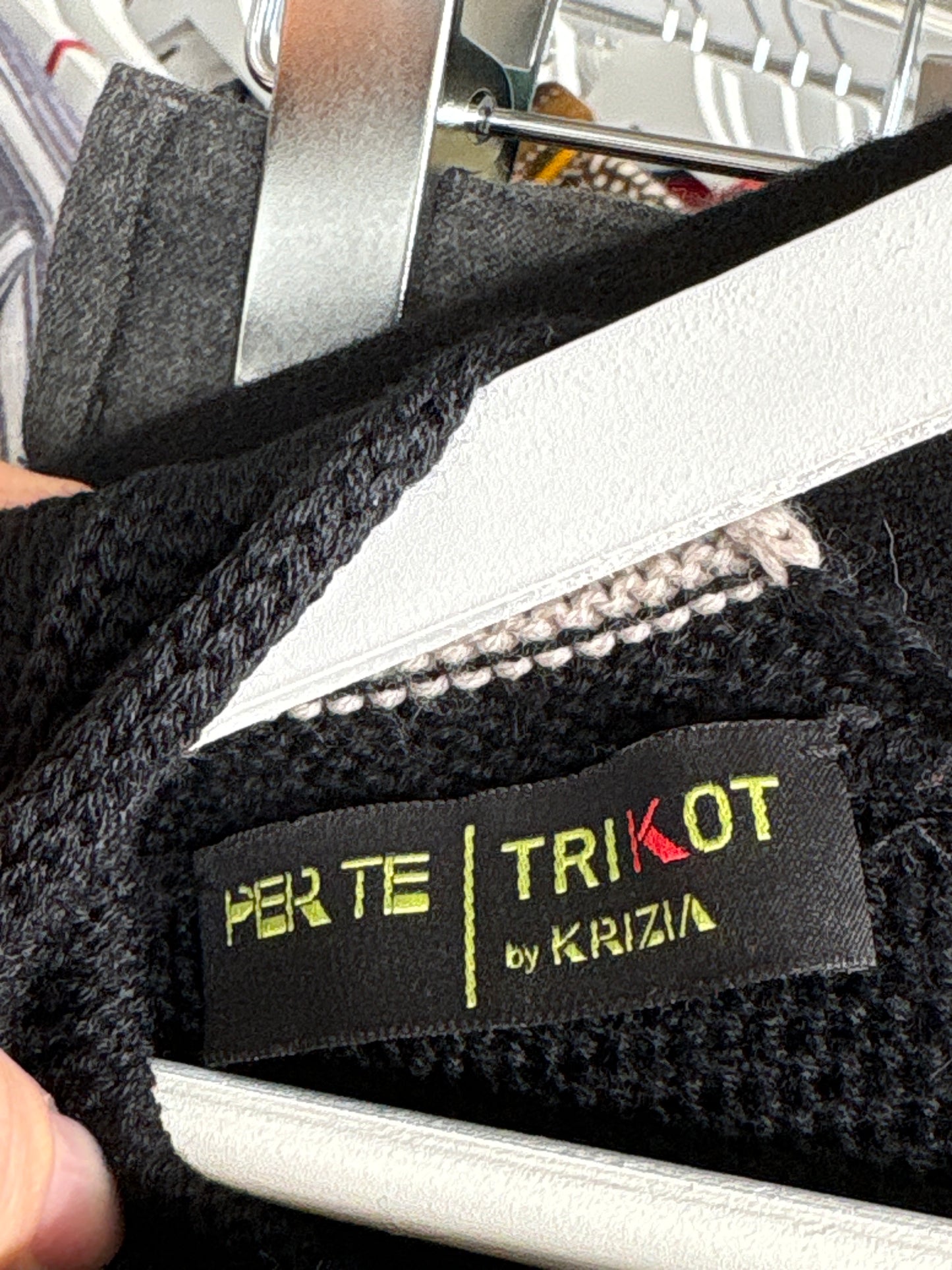 Capa de brand luxury Italian Krizia din tricot de lana extrafina