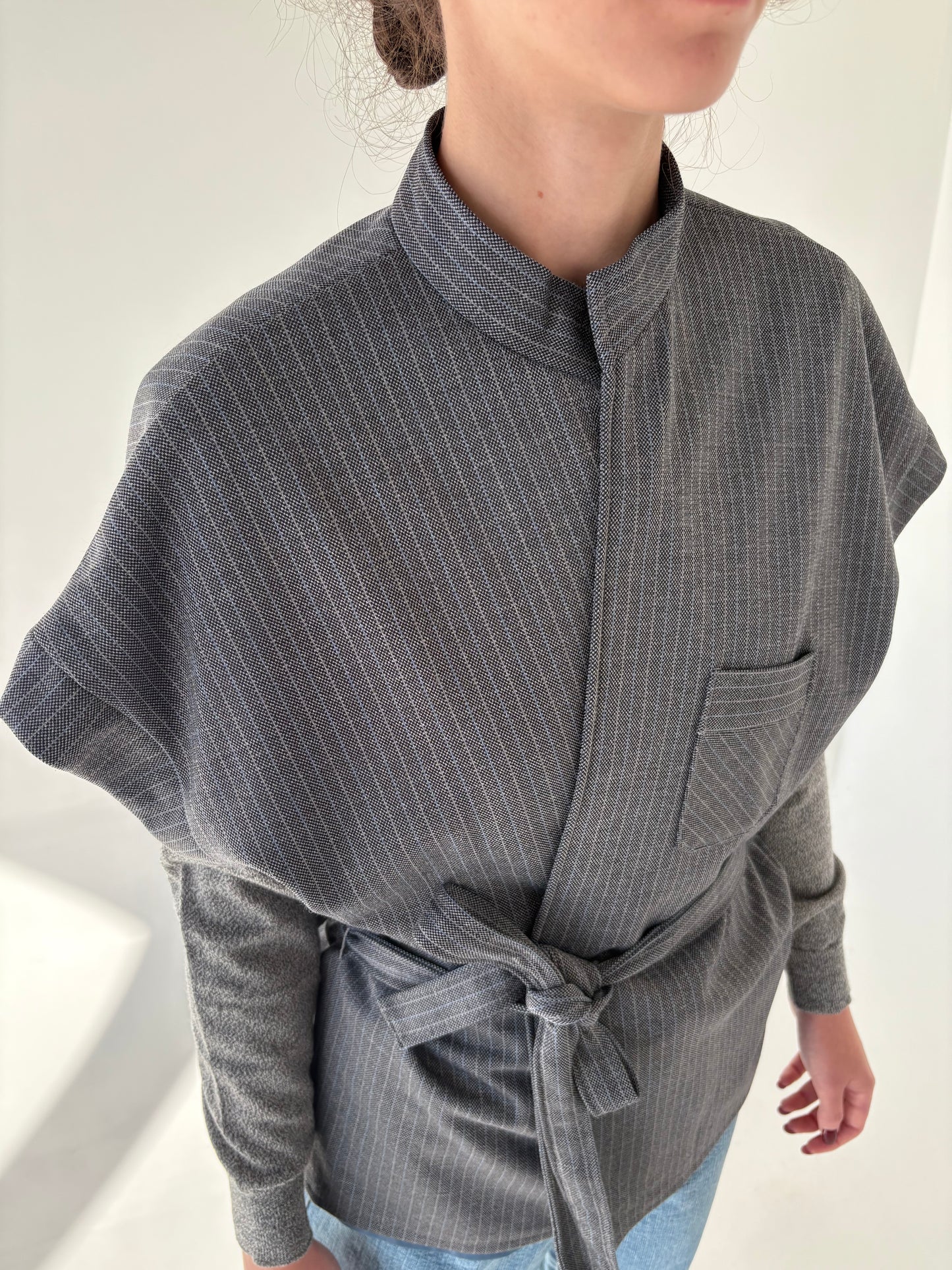 Vestă din stofă de lana in croi retro modern și talie marcată reglabilă