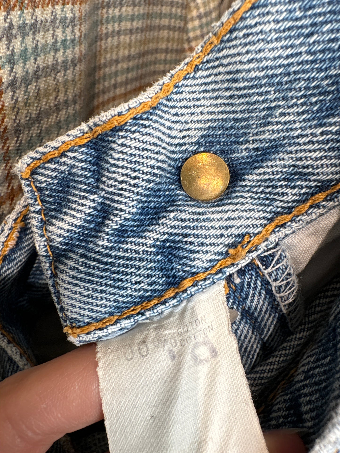 Jeans vintage premium petite clasic wash cu ținuta mom fit