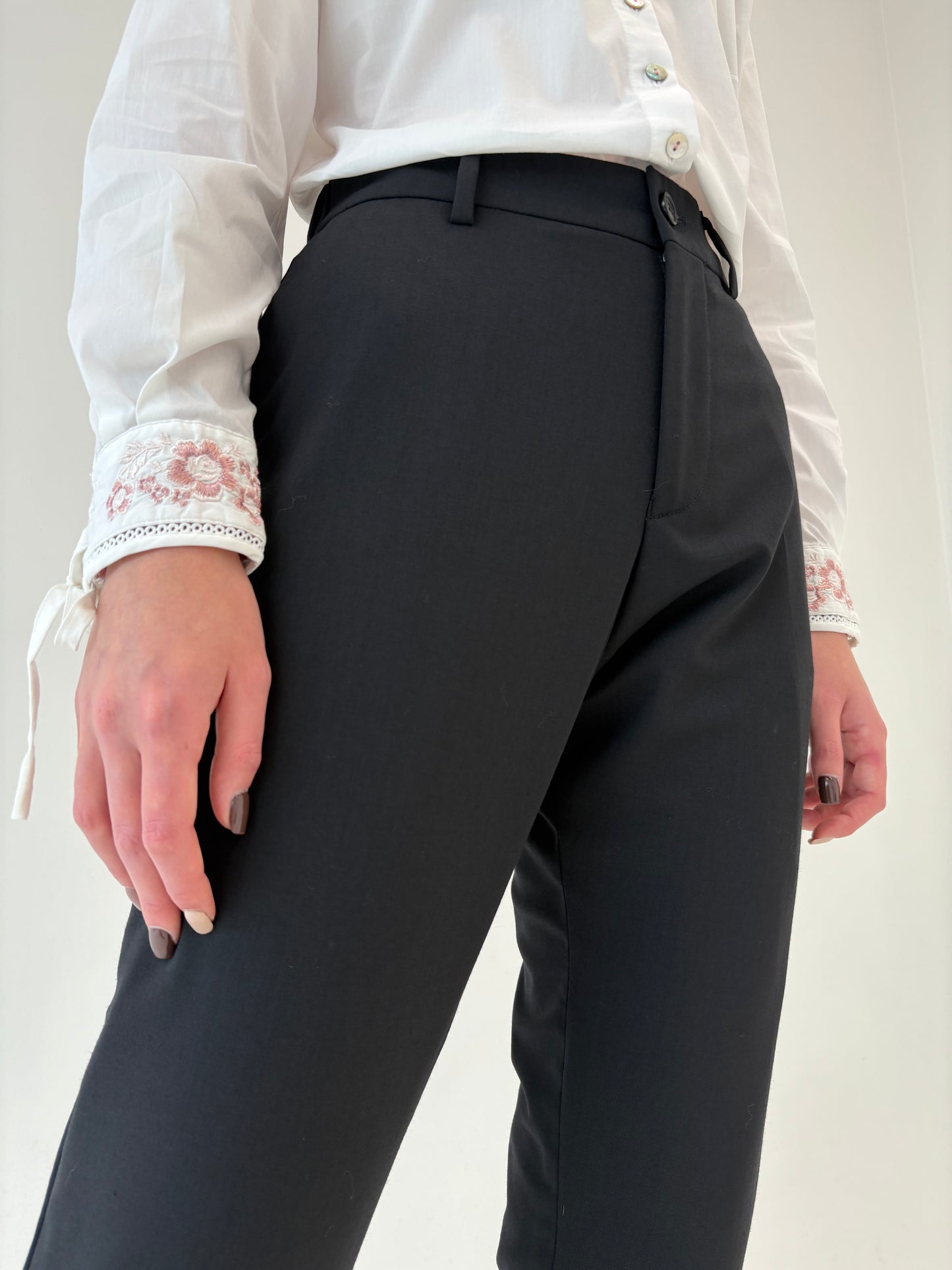 Pantaloni negri de brand premium din lana extrafina strech în croi clasic
