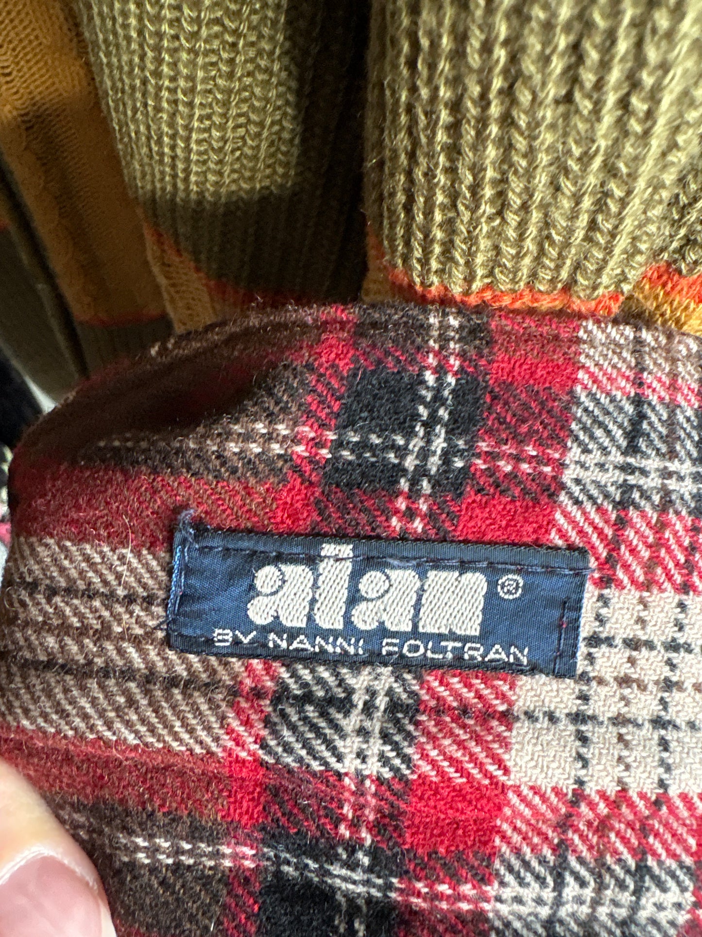 Fustă chocolate brown din Tartan cu talie ultra înaltă marcată