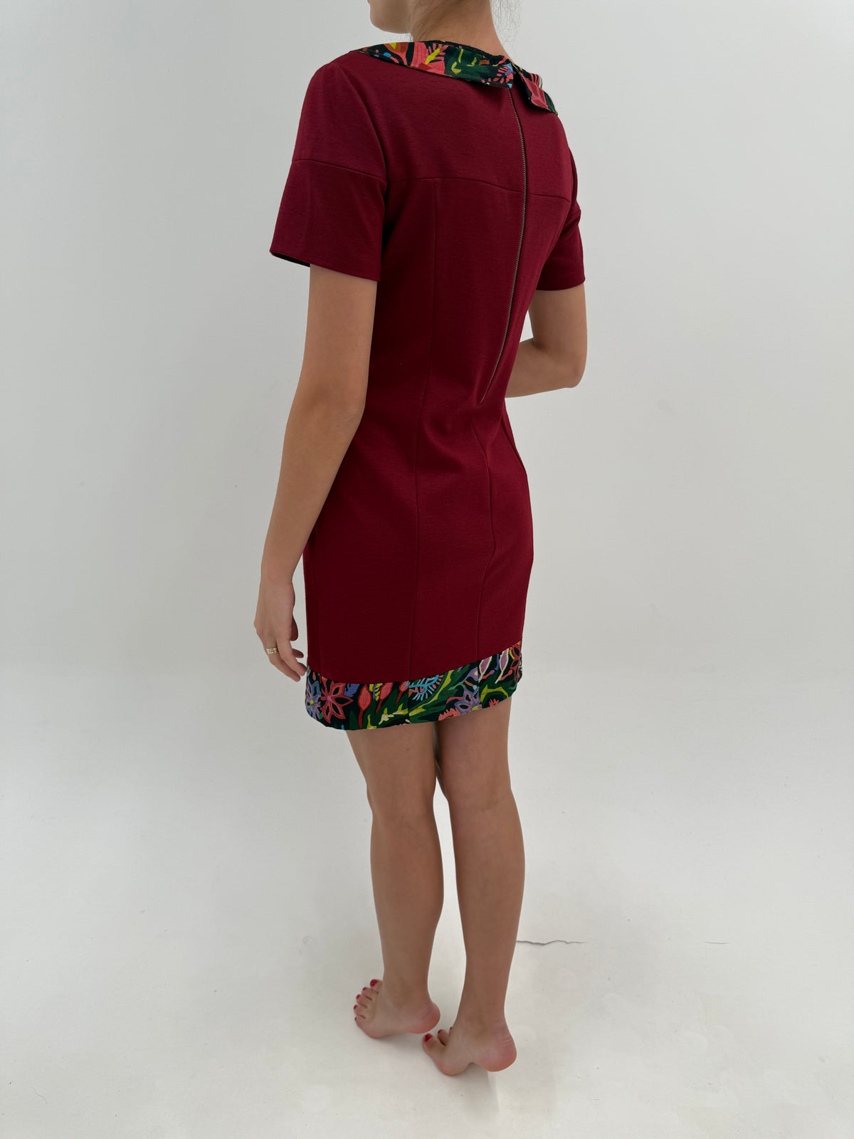 Rochie burgundy Trussardi din lana extrafina confort cu guler colorat