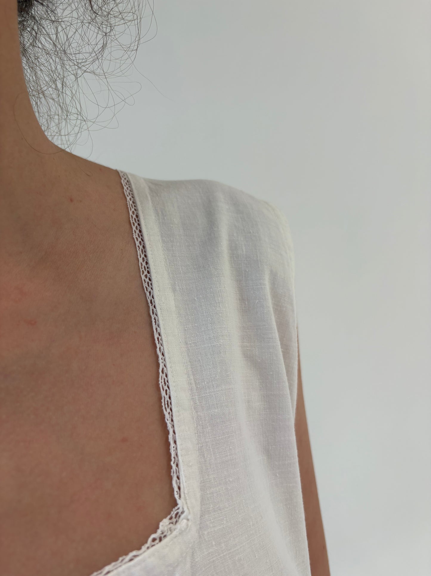 Rochie / top vintage din pânză veche grea cu broderie manuală