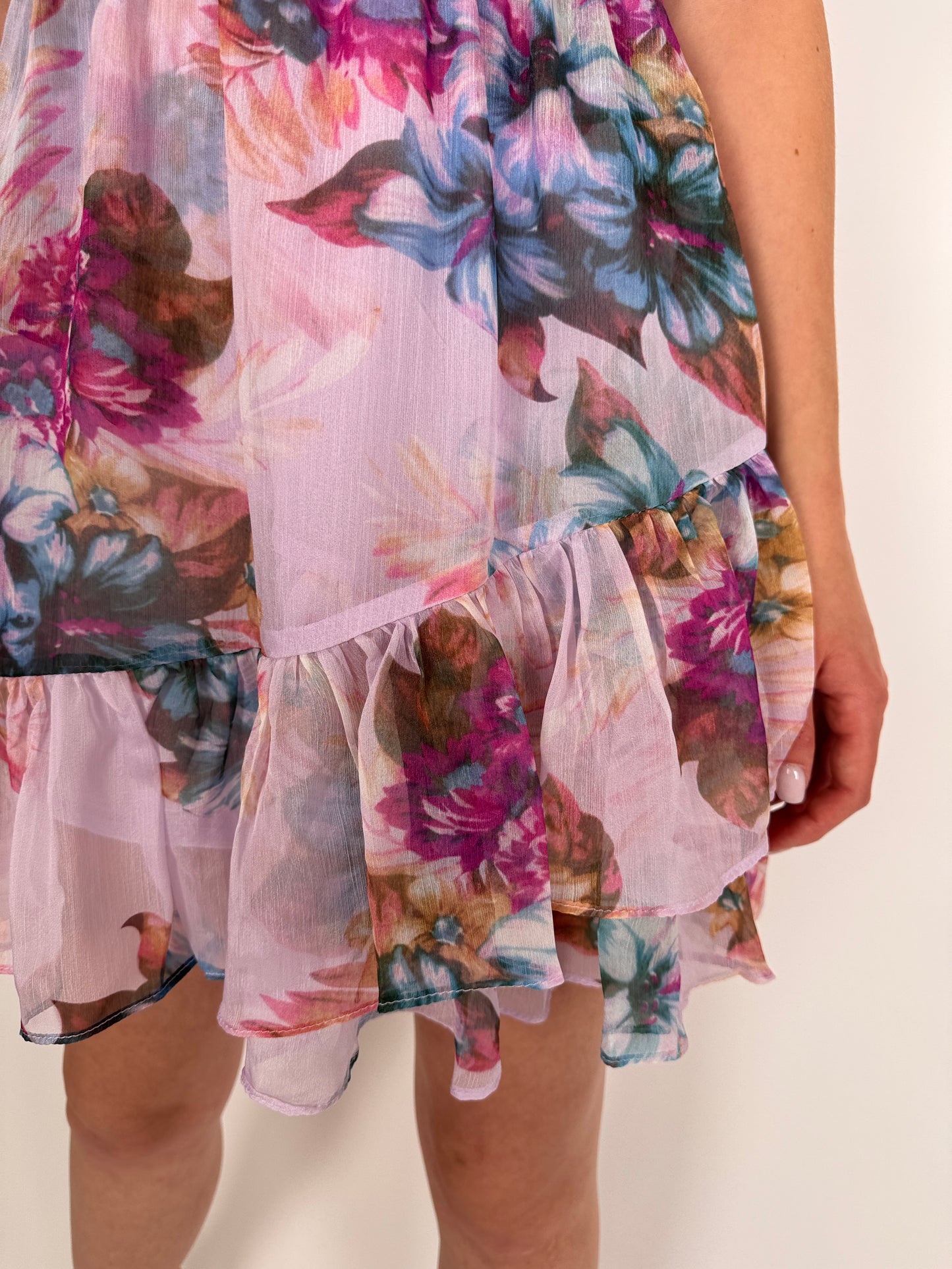 Rochie roz pudrat cu print floral superb și talie marcată elastică