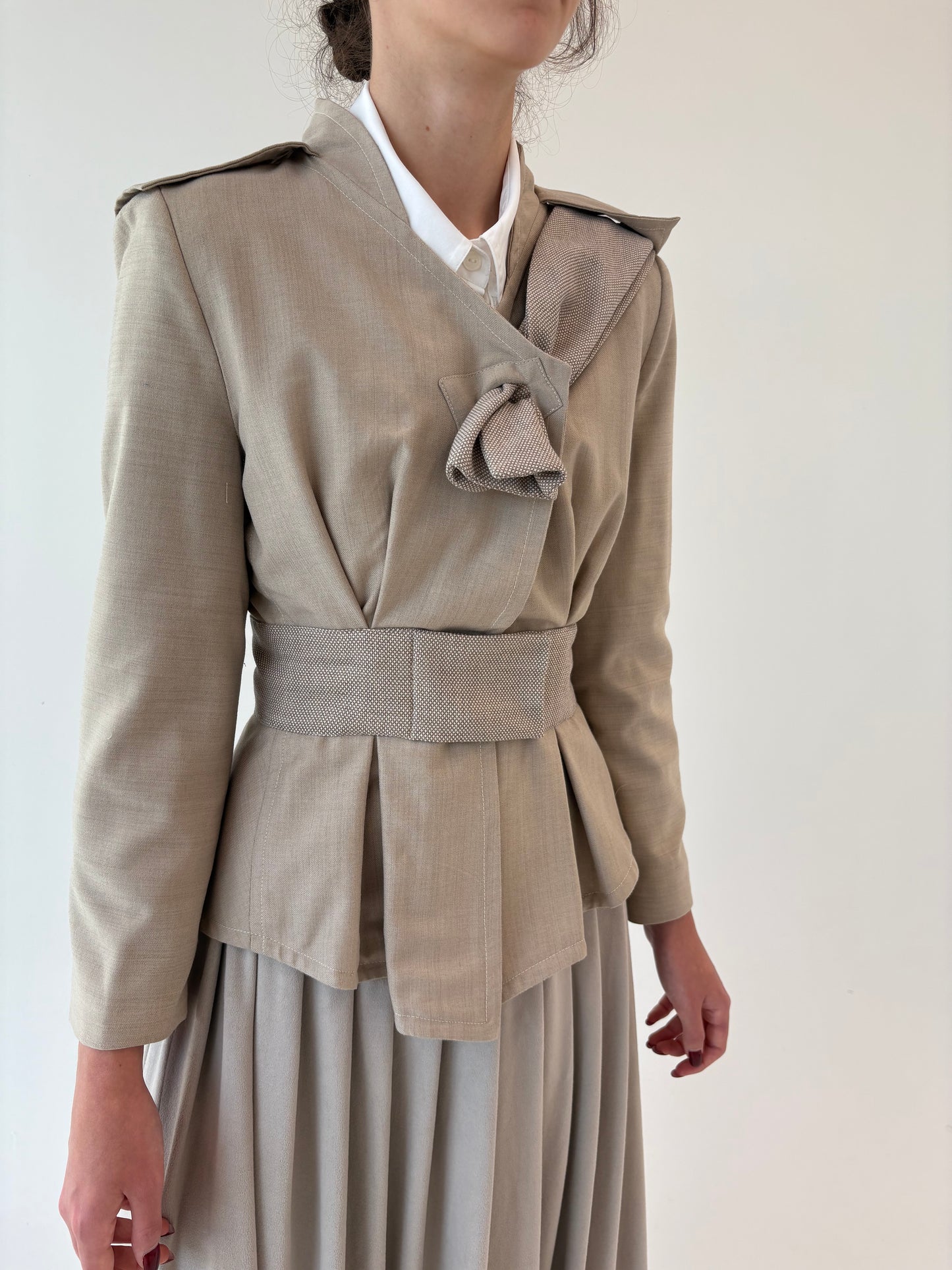 Sacou de designer in croi elaborat din stofă extrafina de lana