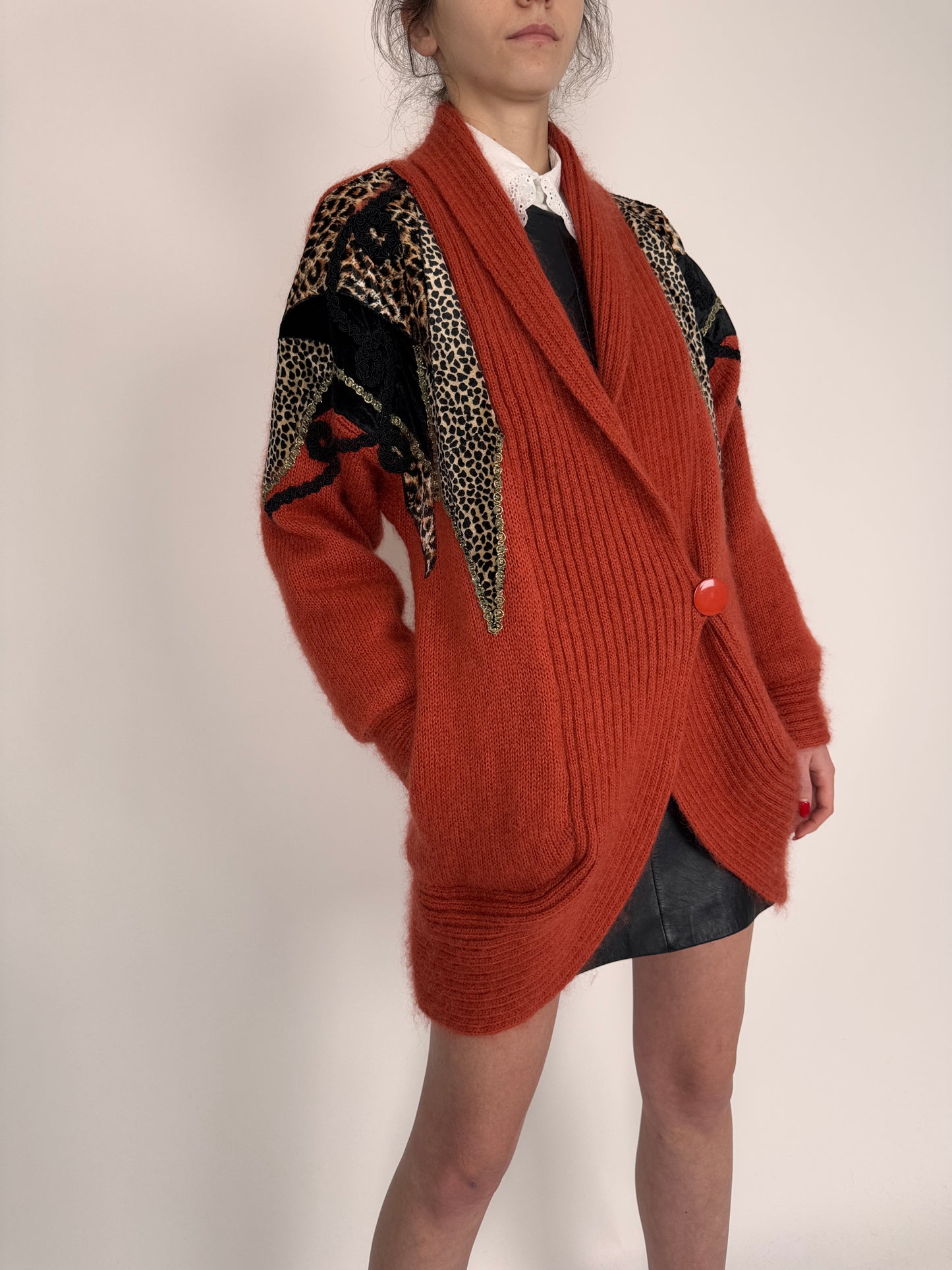 Jacheta vintage groasă din lana și mohair cu aplicații animal print