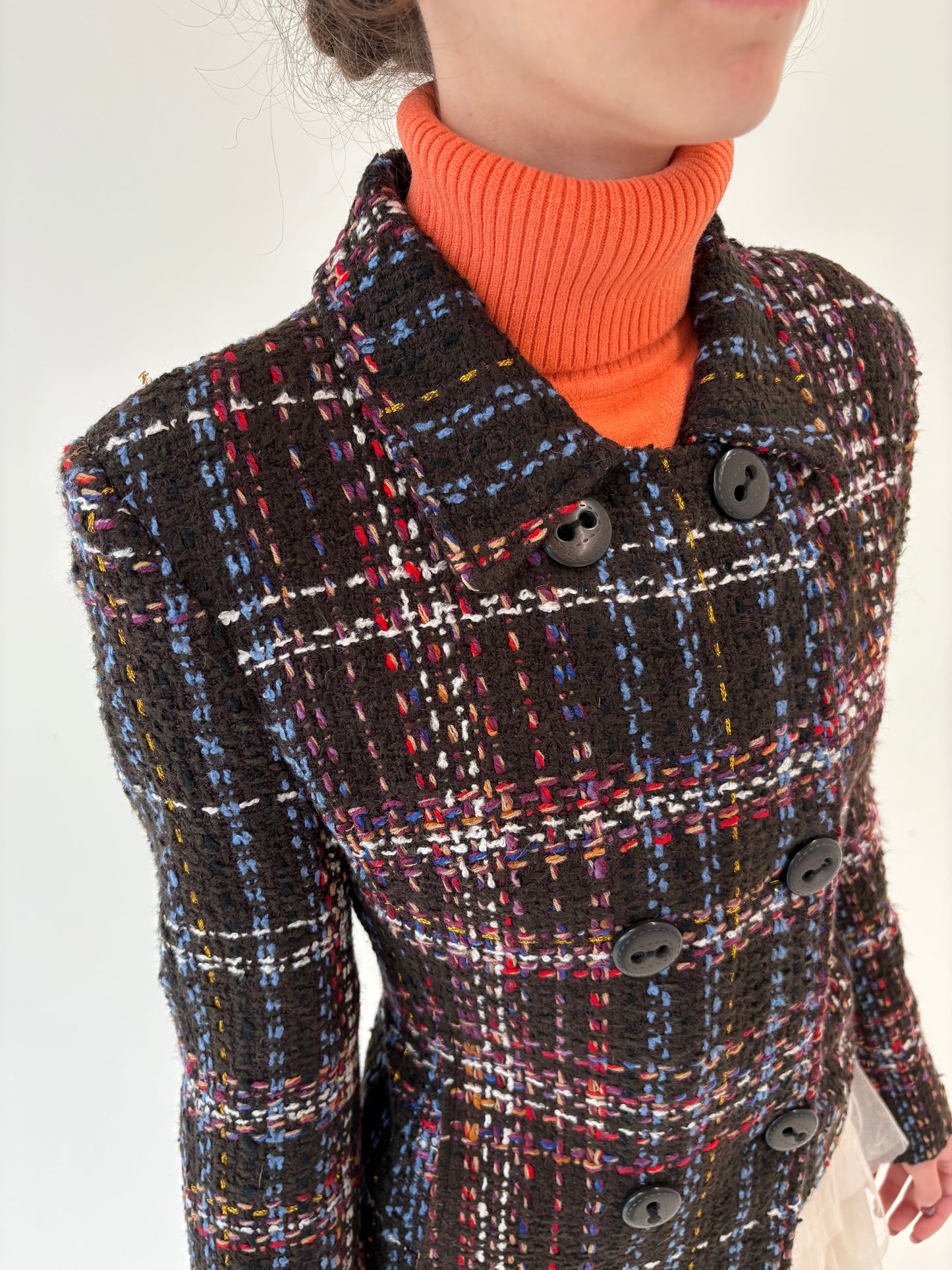 Sacou ușor cambrat în stil Chanel cu închidere dublă din tweed chocolate brown