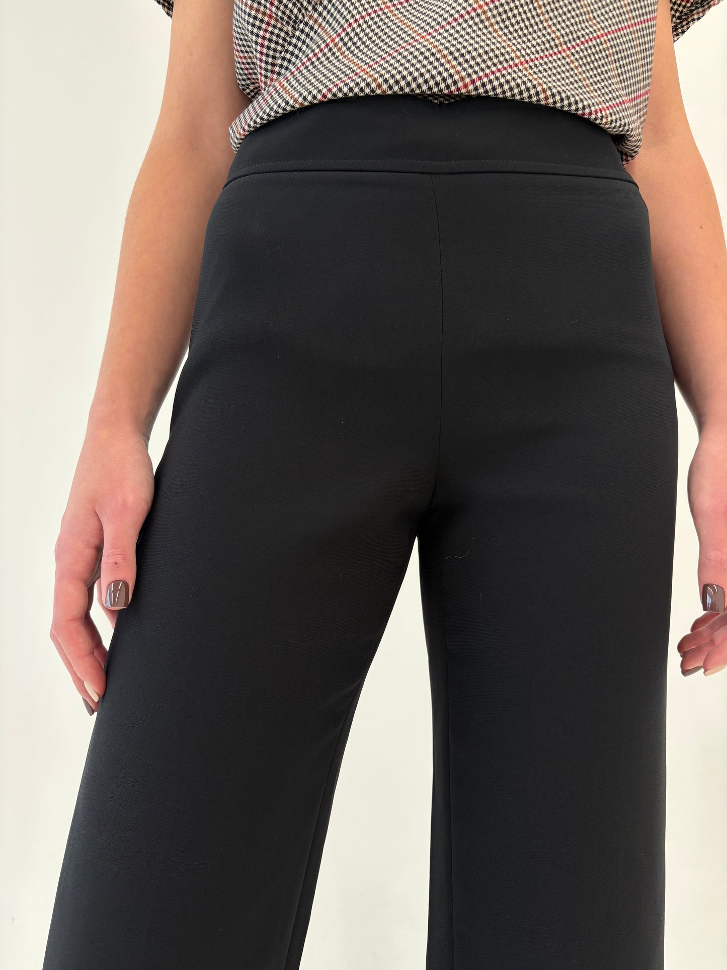 Pantaloni negri de la zi la seară
