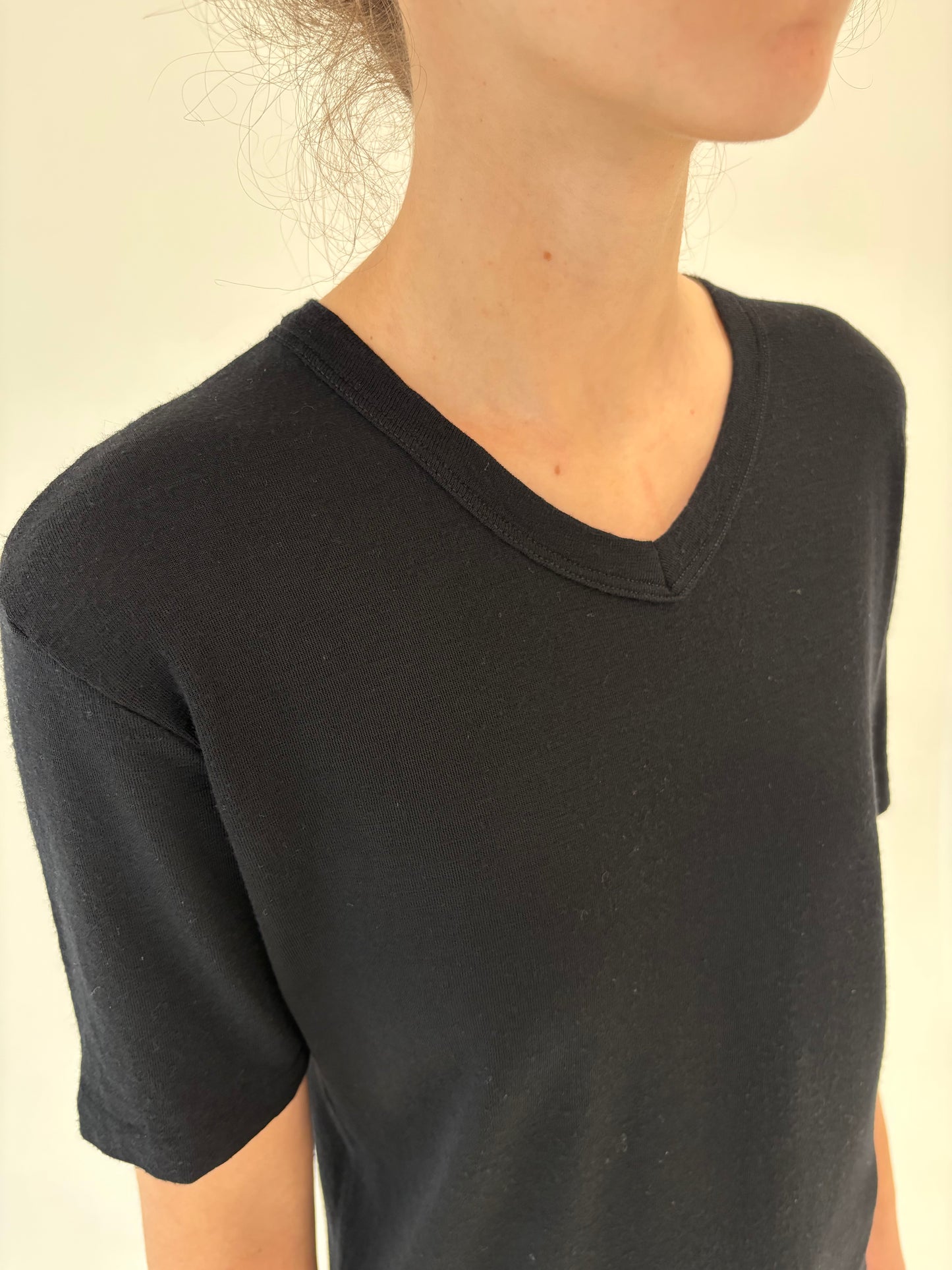 Top negru italian din lana extrafina