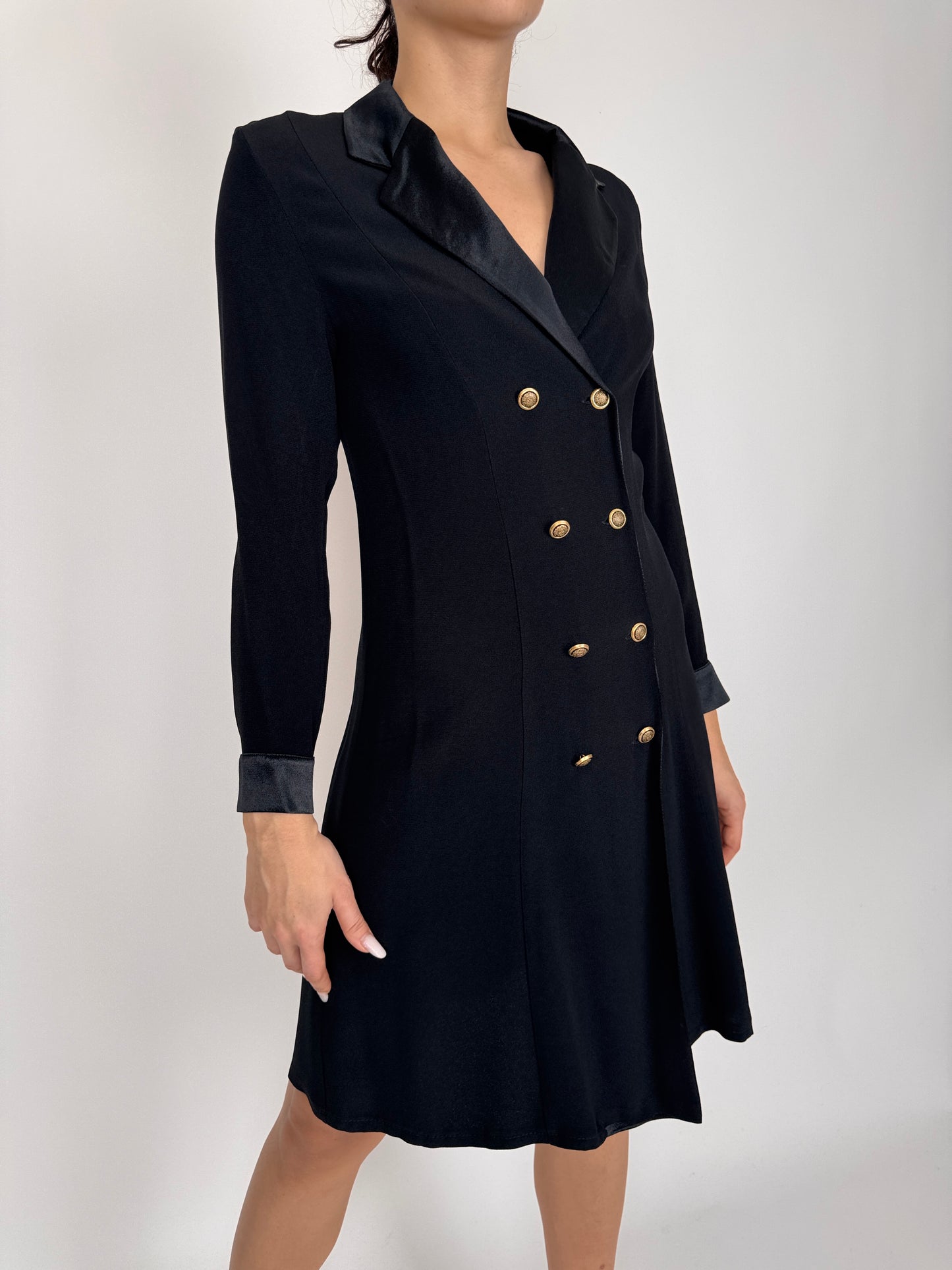 LBD vintage tip sacou cu închidere dublă și guler satinat