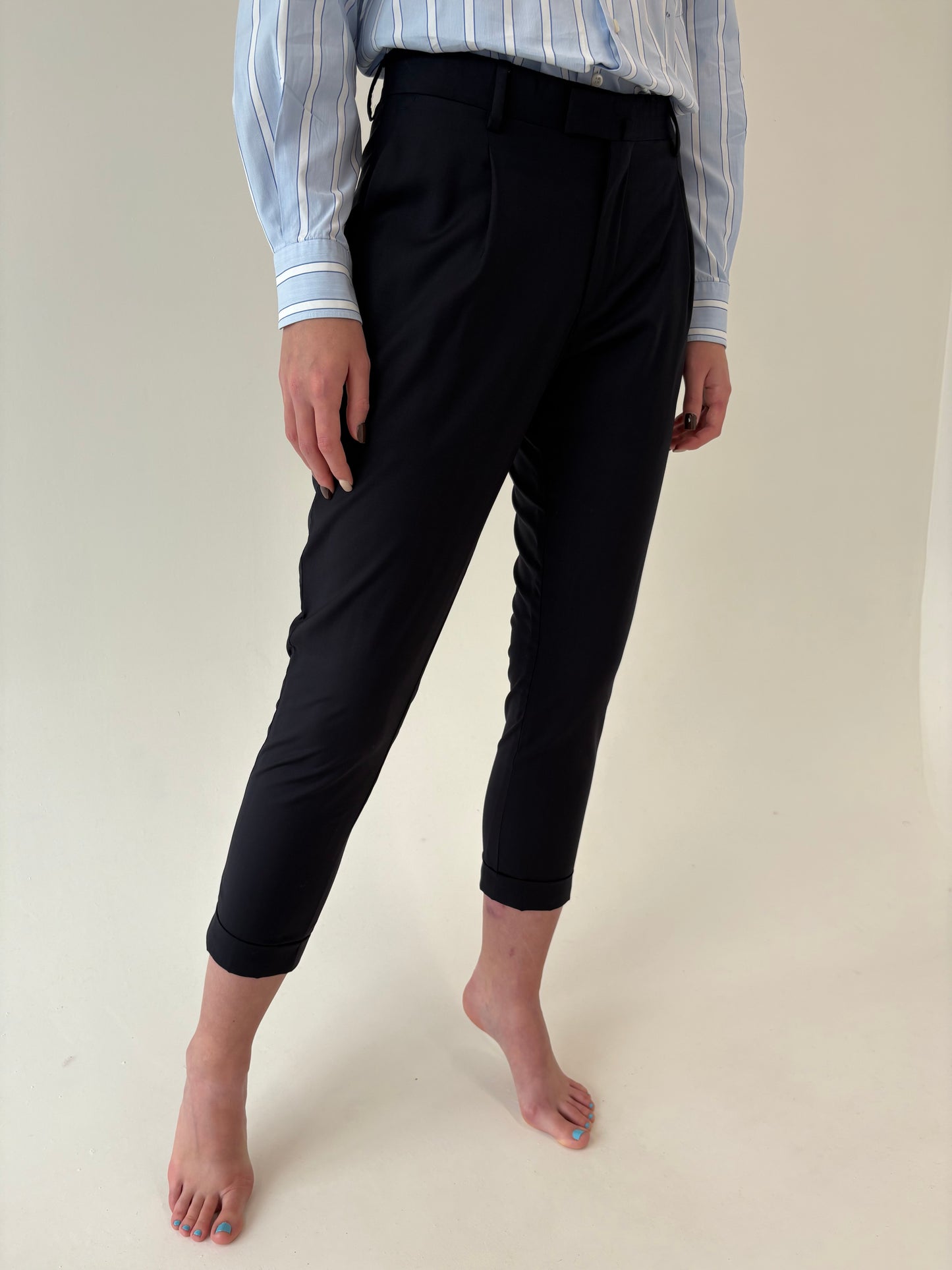 Pantaloni petite cu pense Navy blue din lana extrafina