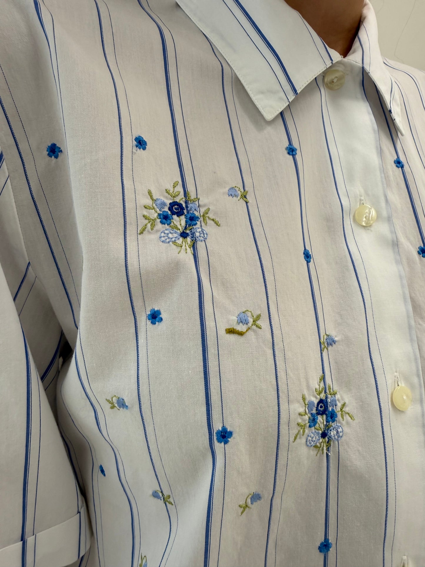 Cămașa vintage luxury Pierre Cardin în dungi fine cu broderie superbă delicată