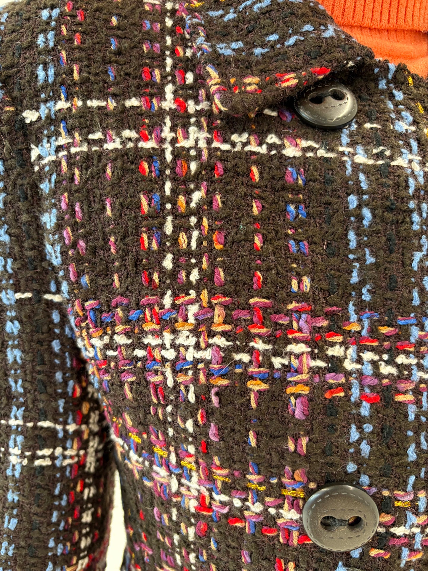 Sacou ușor cambrat în stil Chanel cu închidere dublă din tweed chocolate brown