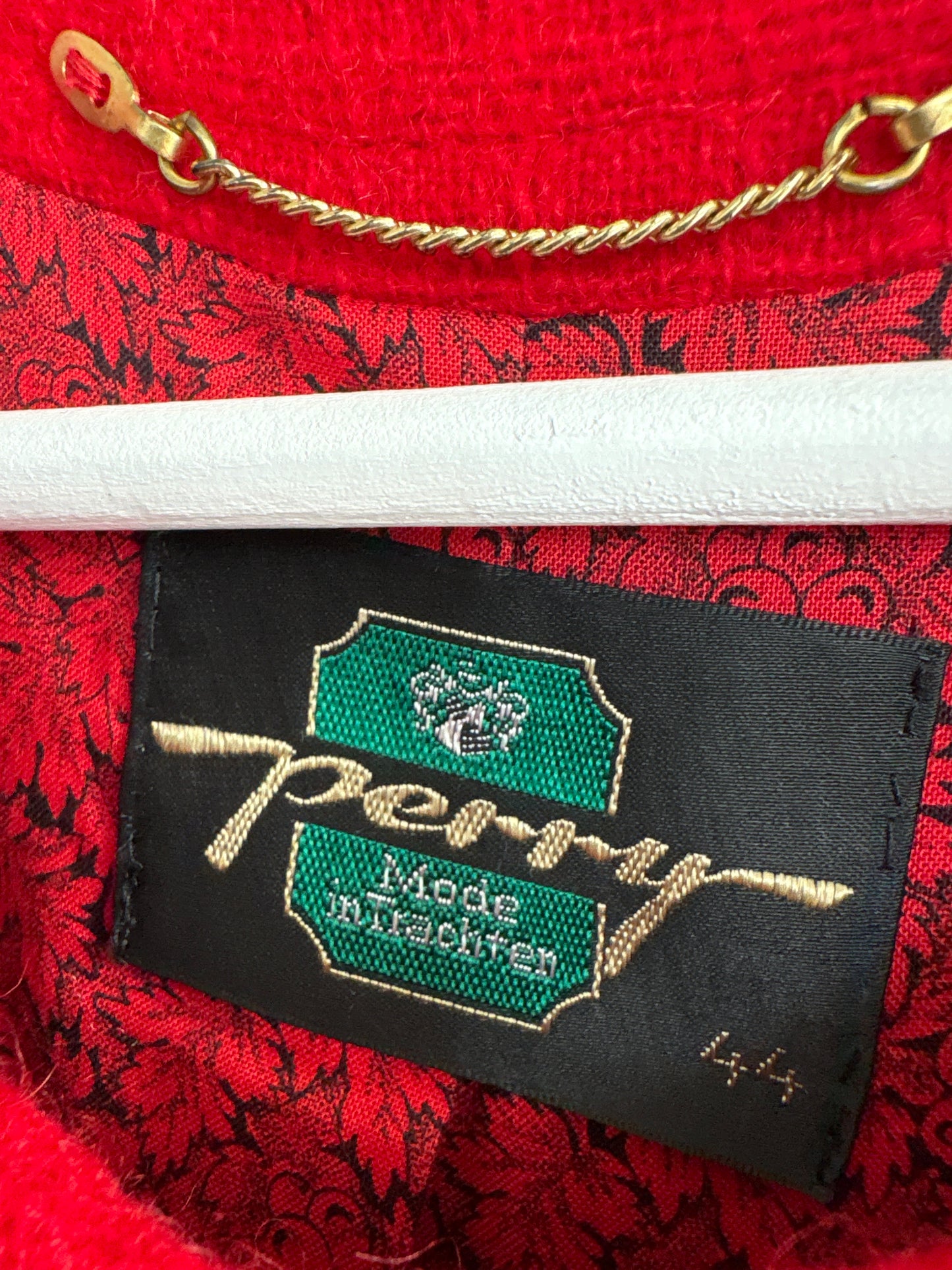Sacou cambrat cherry red in stil Chanel din tweed de lana certificată