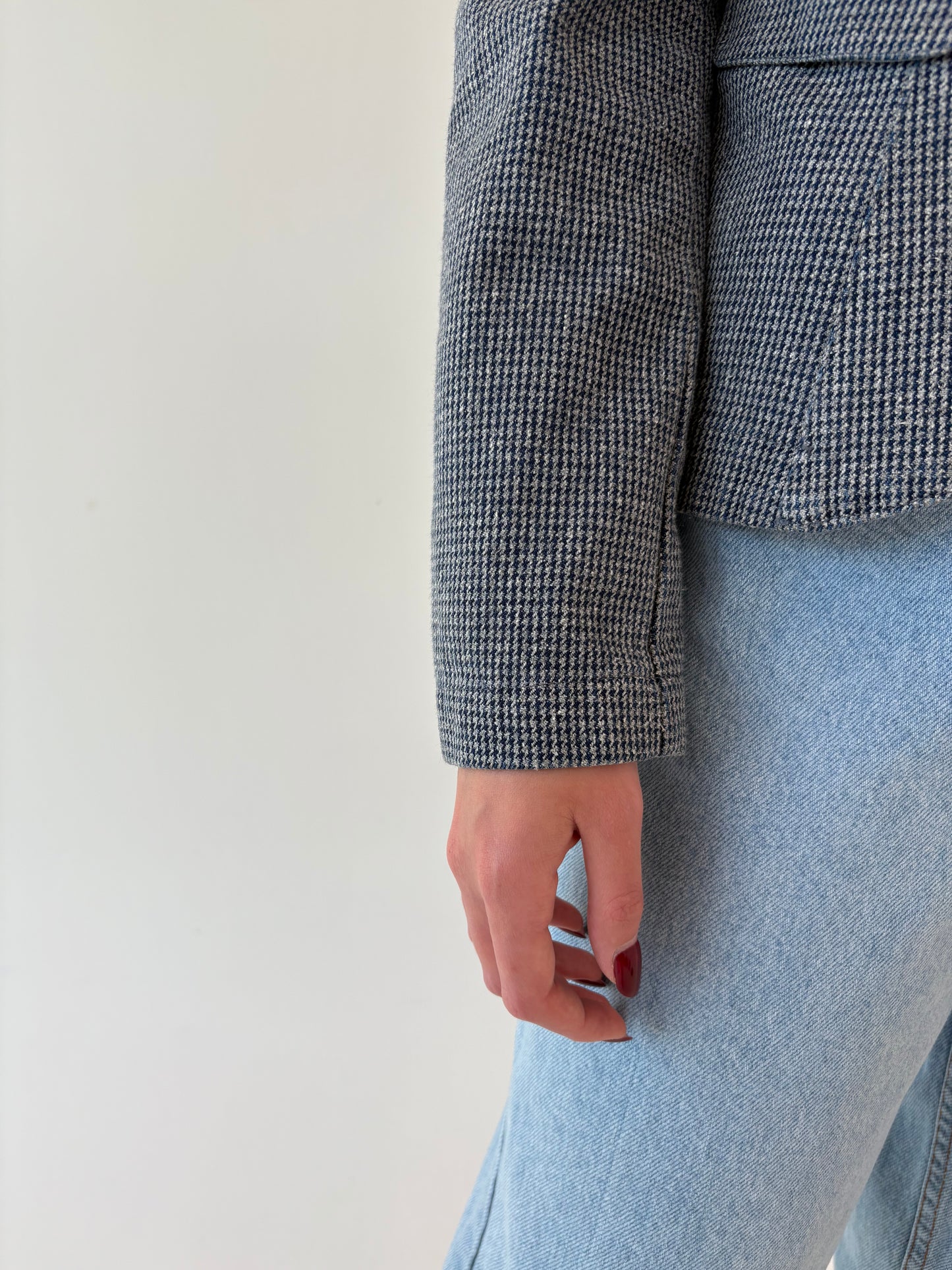 Sacou Armani cambrat din jeans gros pied du coq cu ținuta