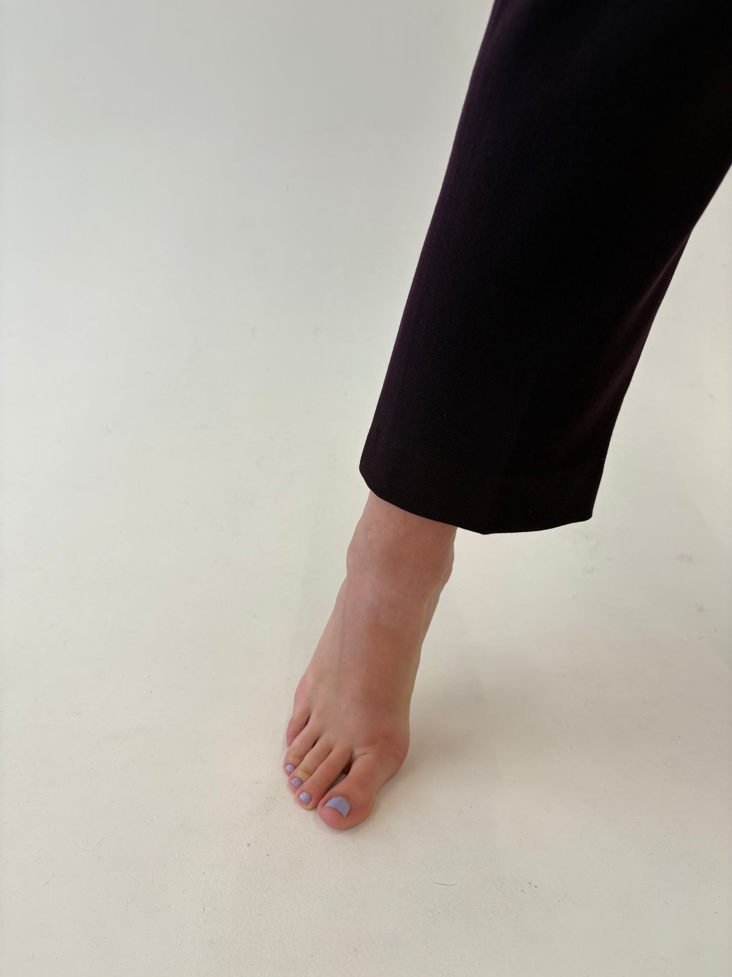 Pantaloni aubergine italienești din twill excepțional de lana extrafina