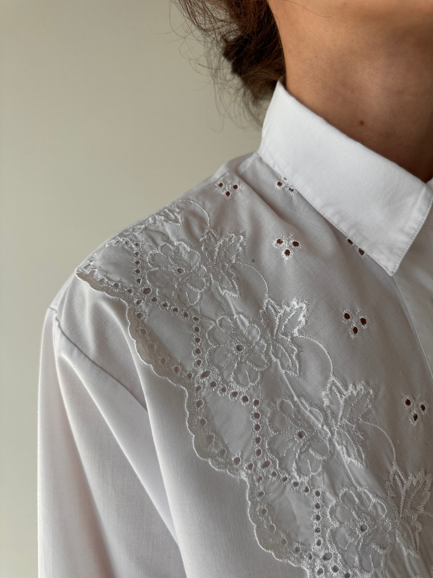 Cămașa vintage cu broderie anglaise din bumbac