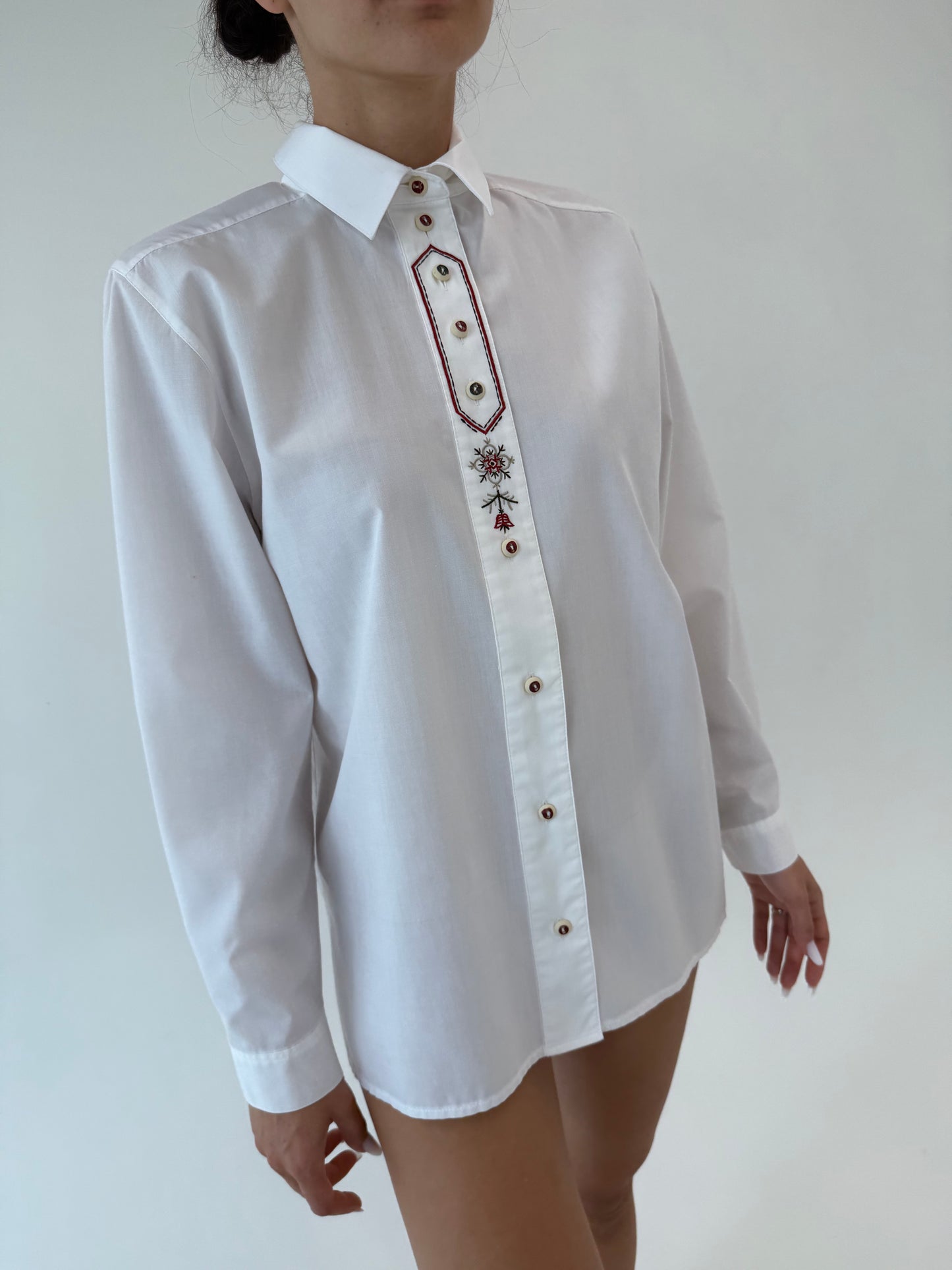 Cămașa vintage cu broderie din bumbac