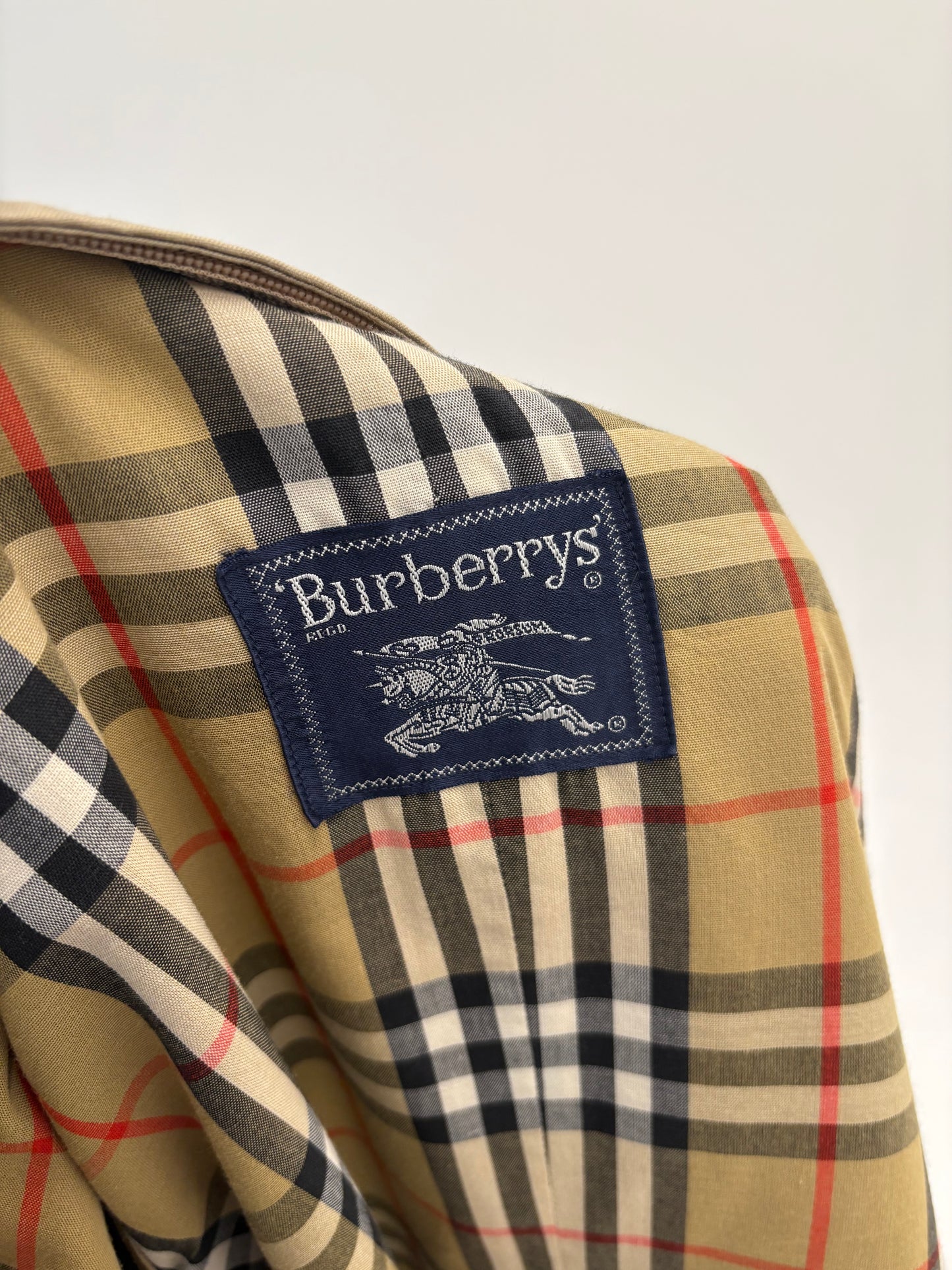 Trench vintage Burberry camel cu talie marcată reglabilă din gabardină