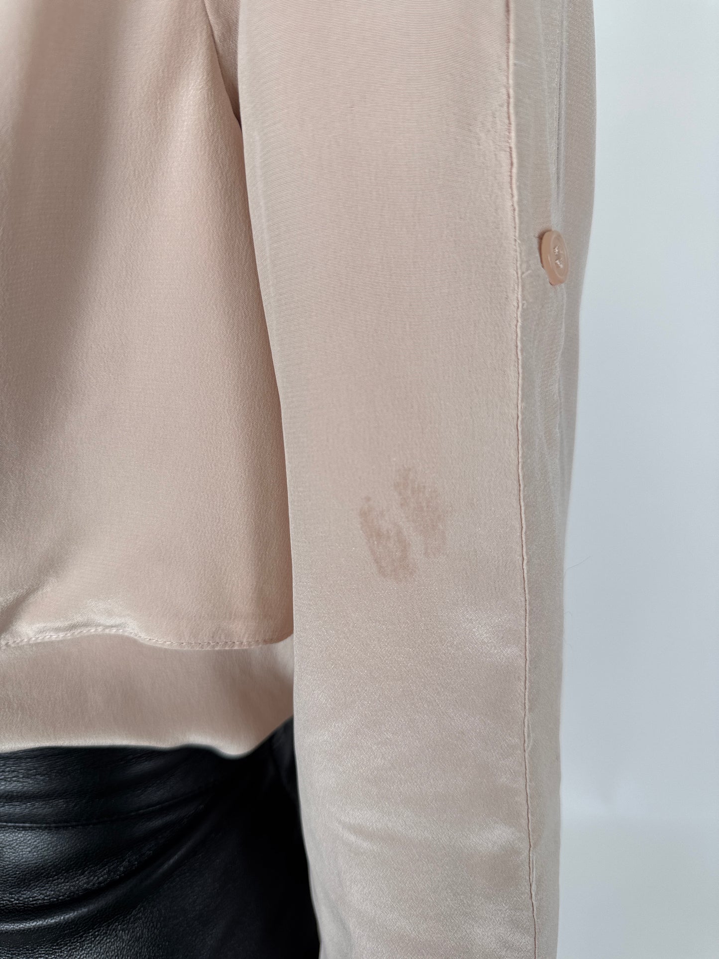 Cămașa powder pink in croi deosebit din mătase naturală