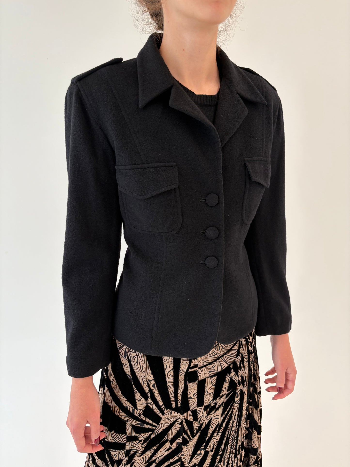 Jacheta din stofă de cașmir 100% plină cambrata neagră