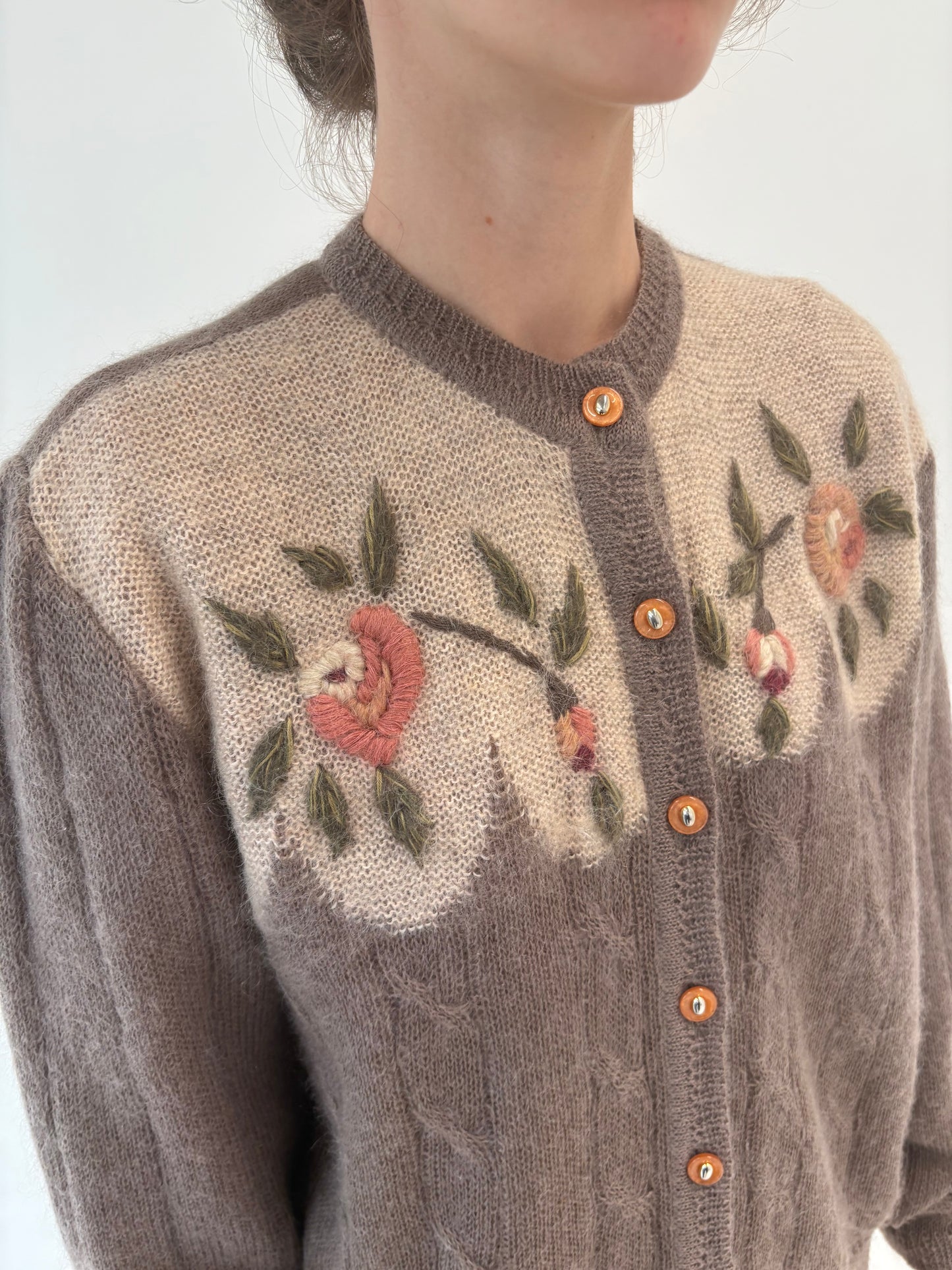 Jacheta căptușită din tricot de baby mohair brodată manual