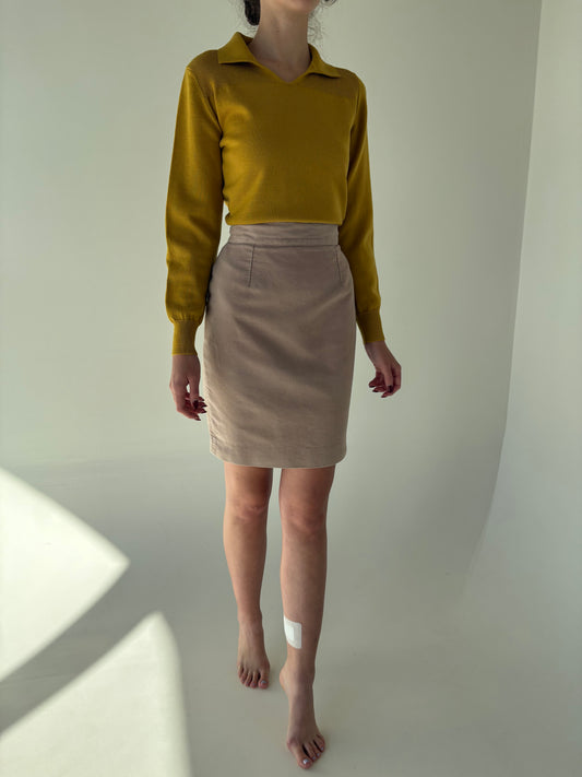 Fustă roz pudrat cu talie ultra înaltă marcată și aspect de piele întoarsă