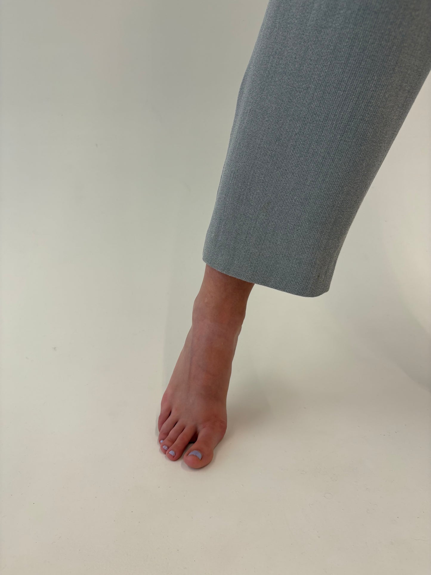 Pantaloni din lana extrafina cu pense adânci și talie ultra înaltă marcată