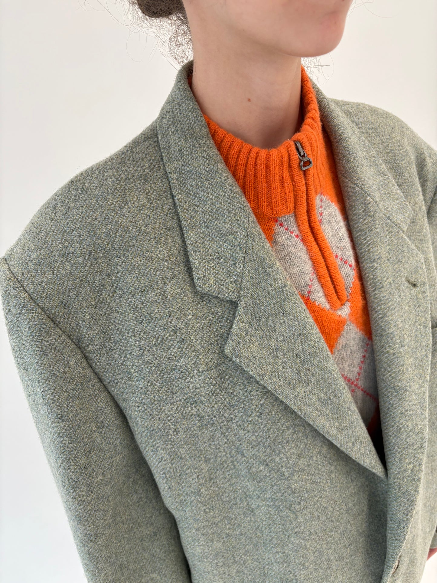 Sacou Sage green din tweed plin de lana excepțională cu inserții pudrate