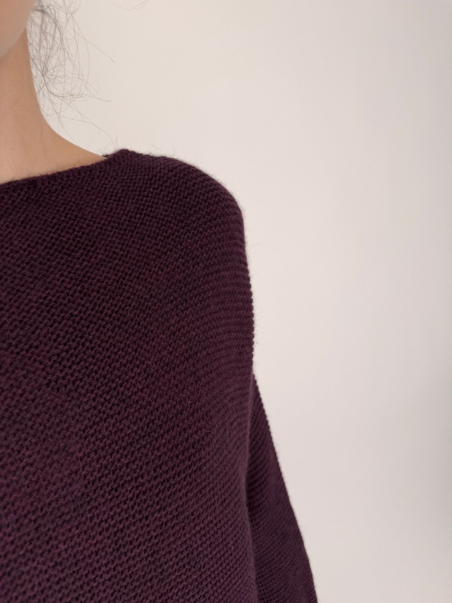 Pulover aubergine din lana extrafina texturată de gramaj mare