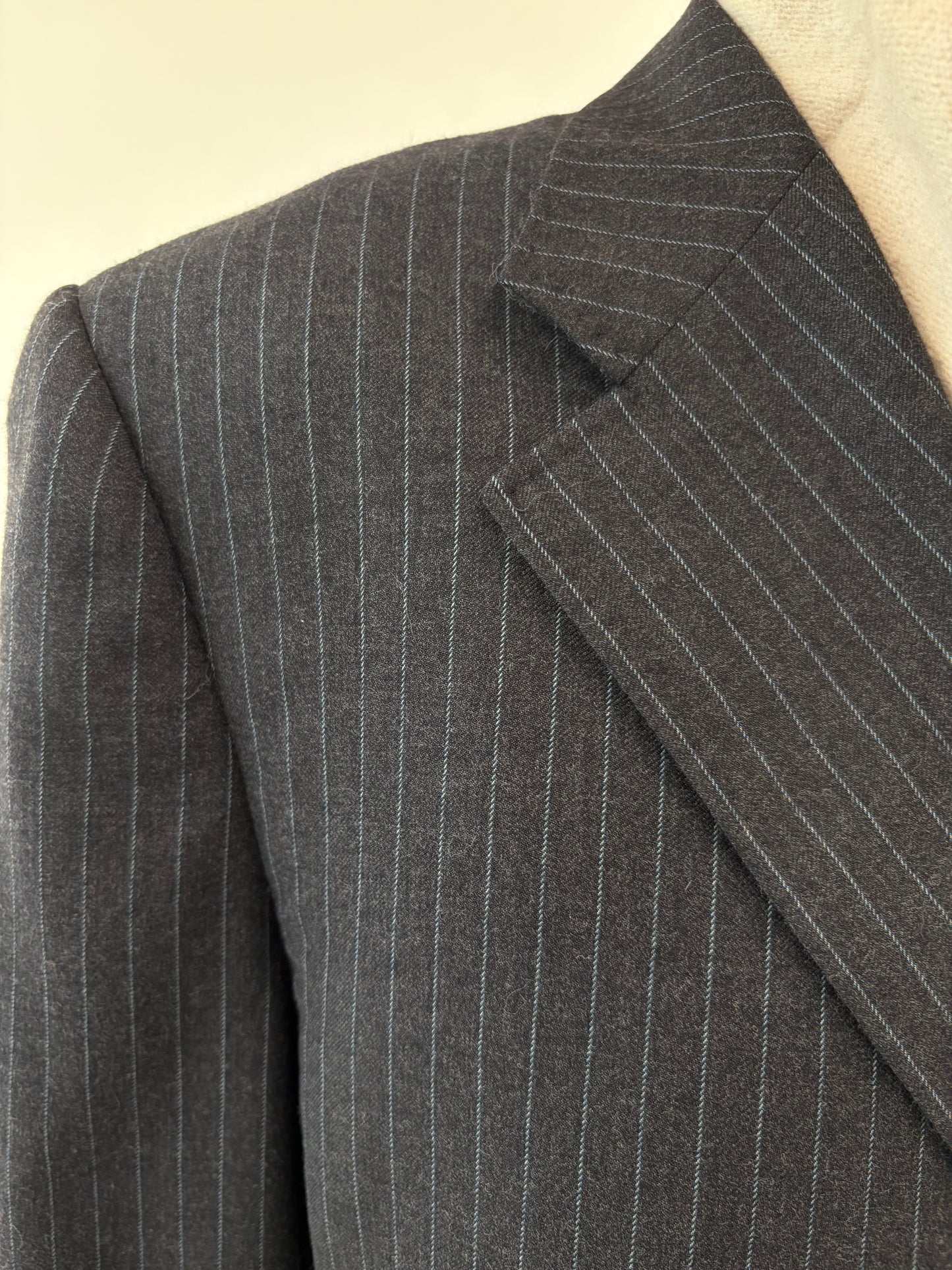 Sacou luxury Corneliani din lana excepțională cu dungi fine verticale ivoire
