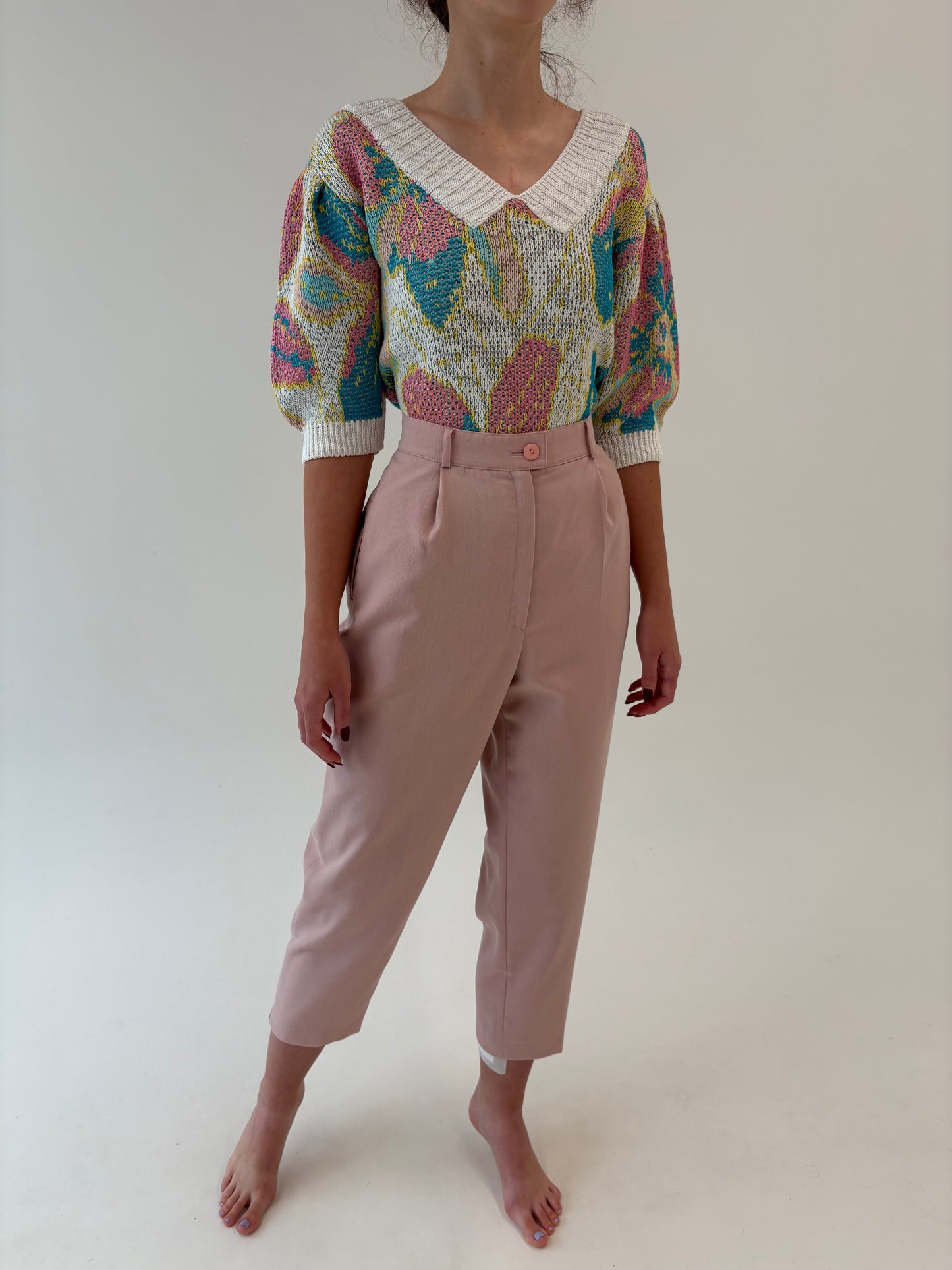 Pantaloni roz pudrat din stofita cu talie ultra înaltă marcată și pense