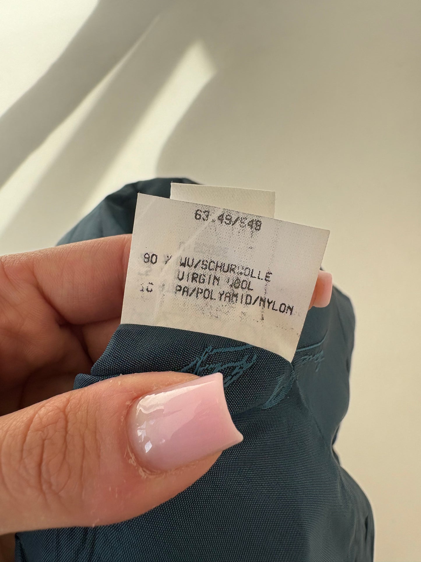 Sacou în carouri fine de brand super premium cu închidere dublă din lana