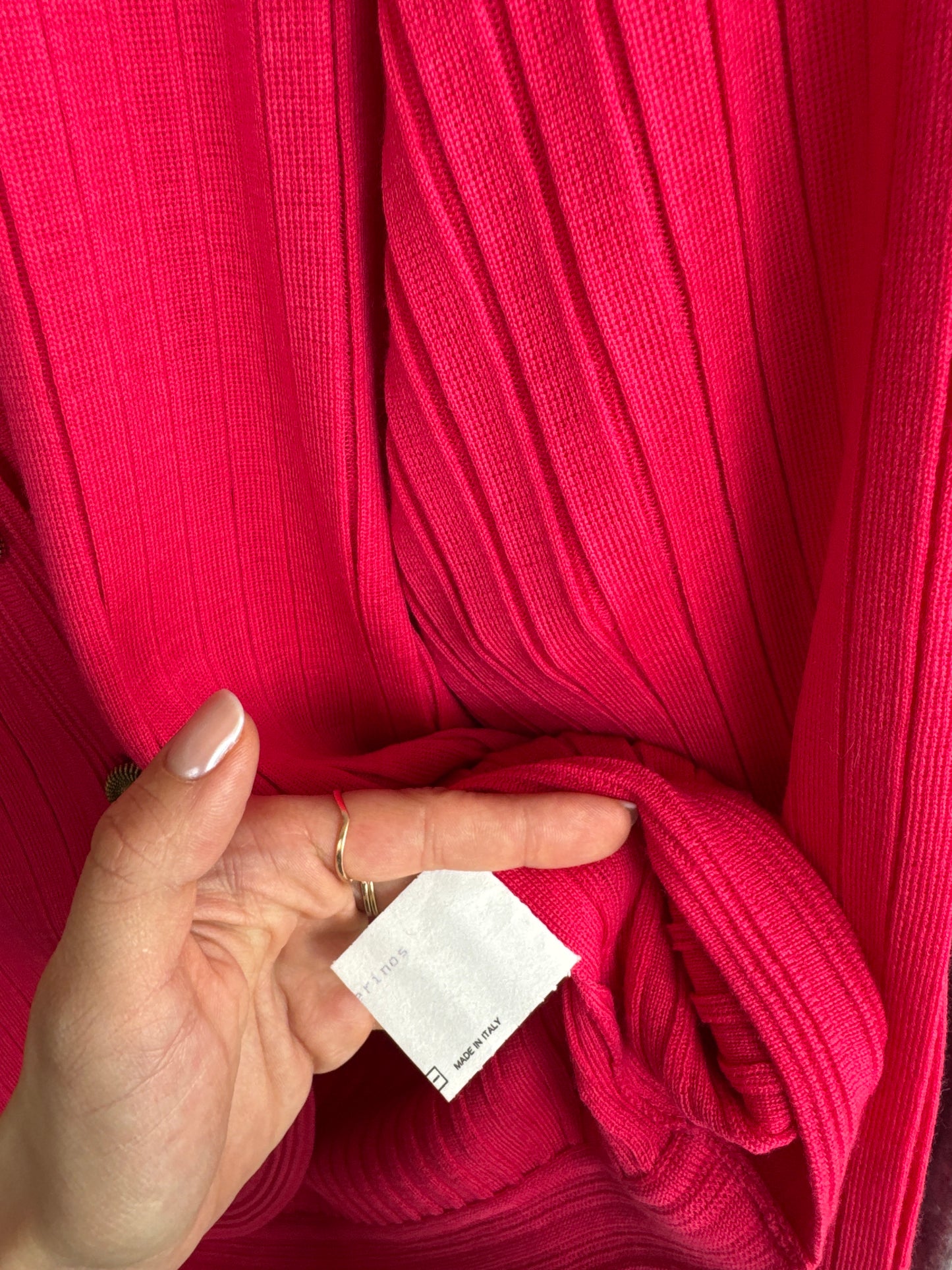 Jacheta vintage electric pink din lana merino extrafina cu tiv rotunjit și manșete înalte