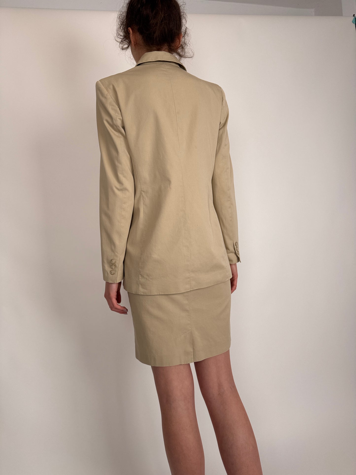 Set vintage Safari cu sacou cambrat și fusta conică cu talie ultra înaltă