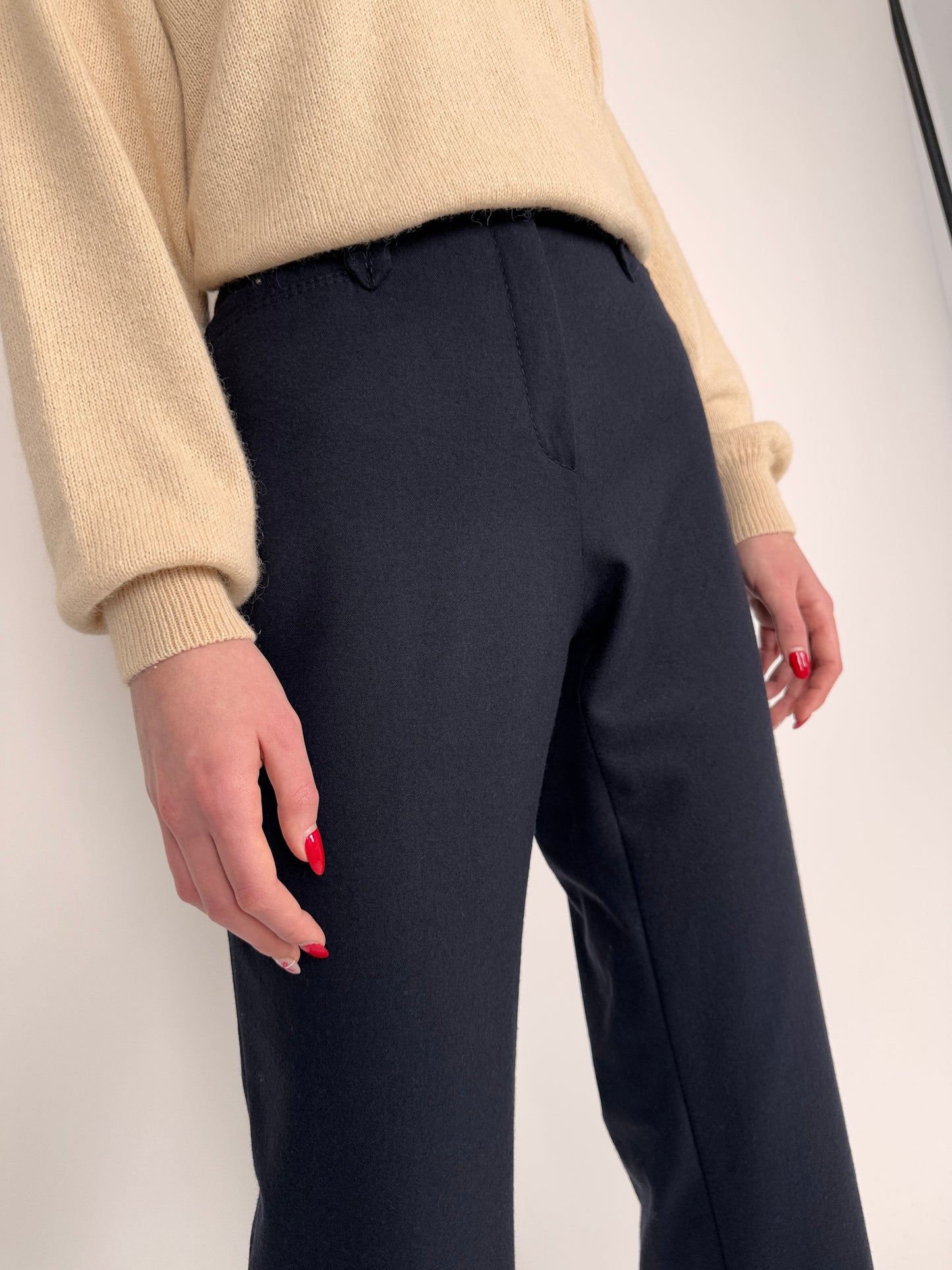 Pantalonii tall confort din stofă de lana extrafina cu un touch de elastan