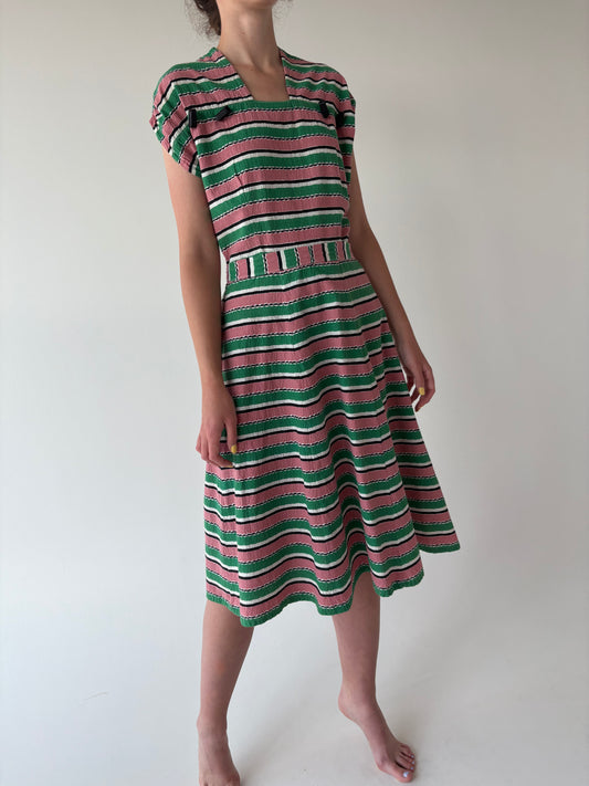 Rochie vintage din seersucker cu talie marcată reglabilă