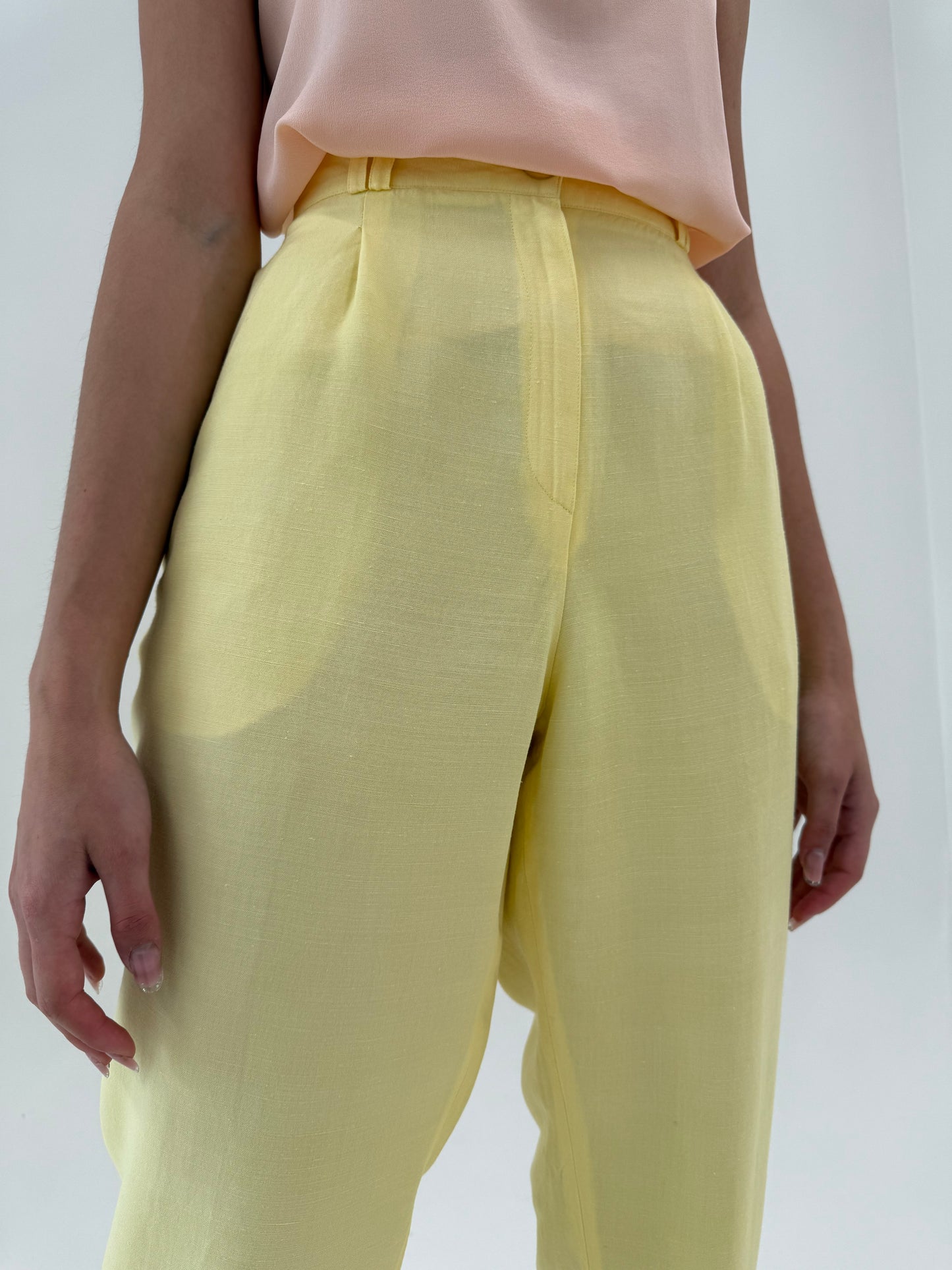 Pantaloni vaporoși butter yellow din panzica cu talie ultra înaltă