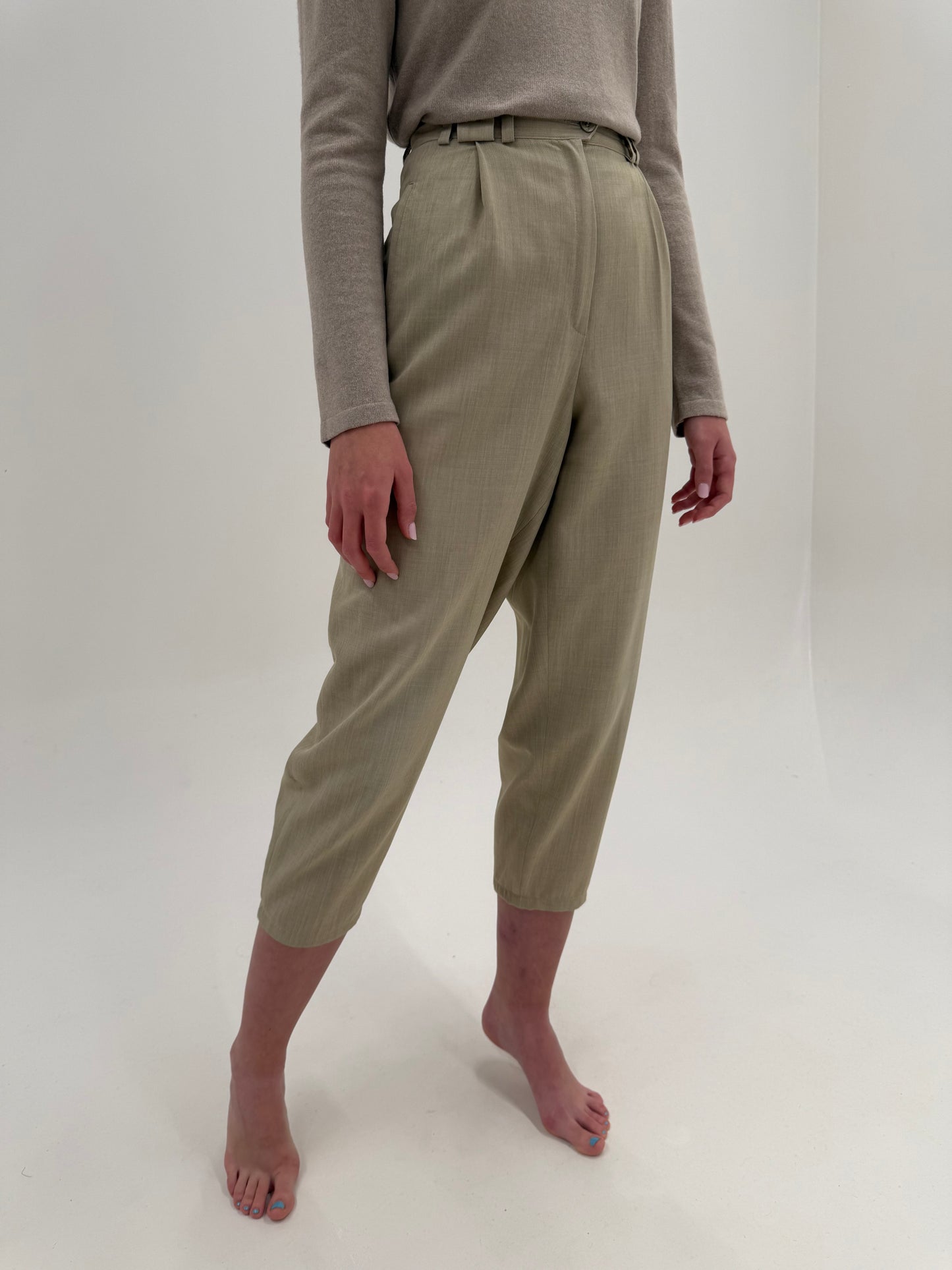 Pantaloni nude petite cu talie ultra înaltă din lana extrafina cu pense